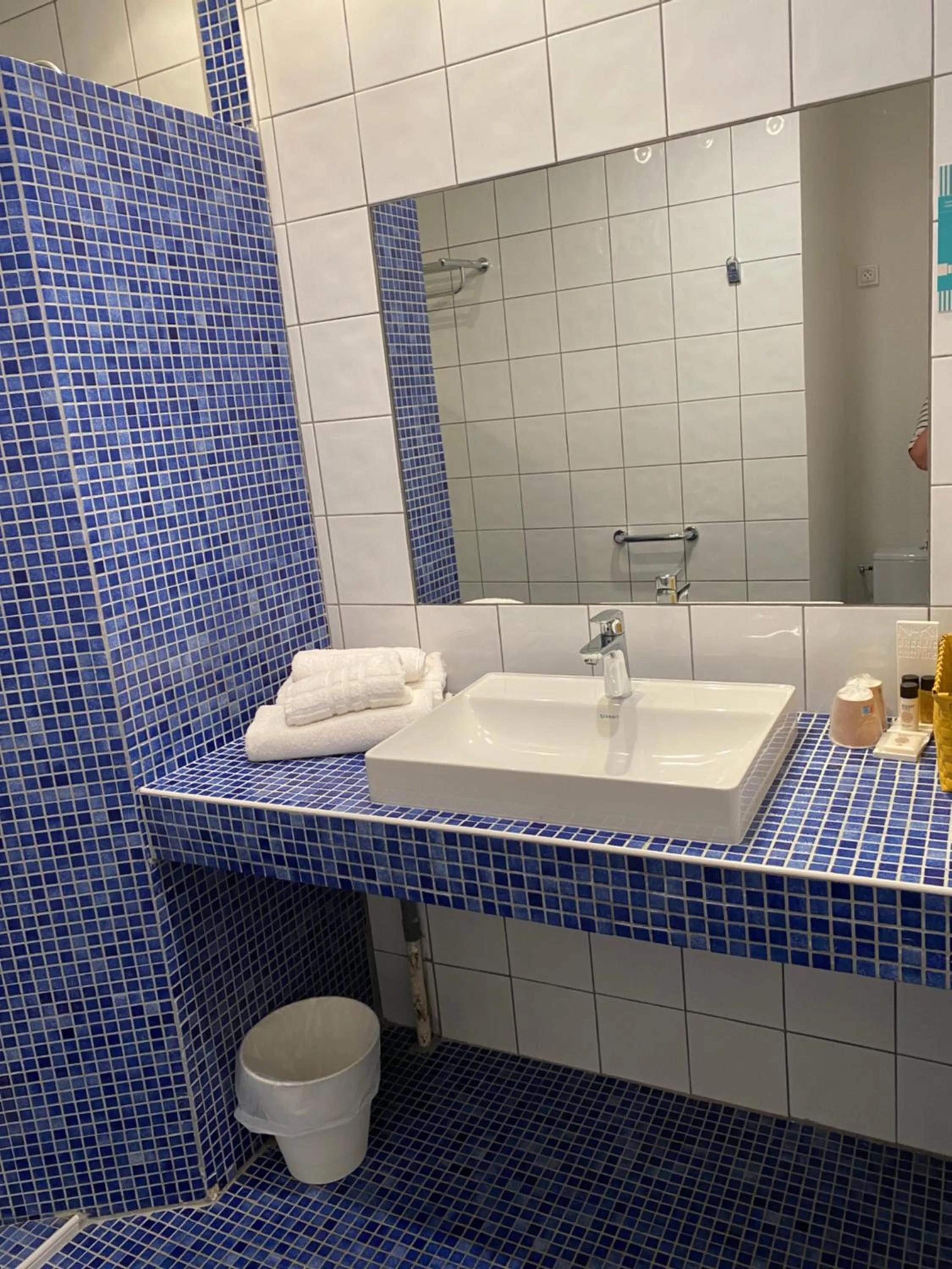 Bathroom in Hôtel Saint-Clair, côté Plage