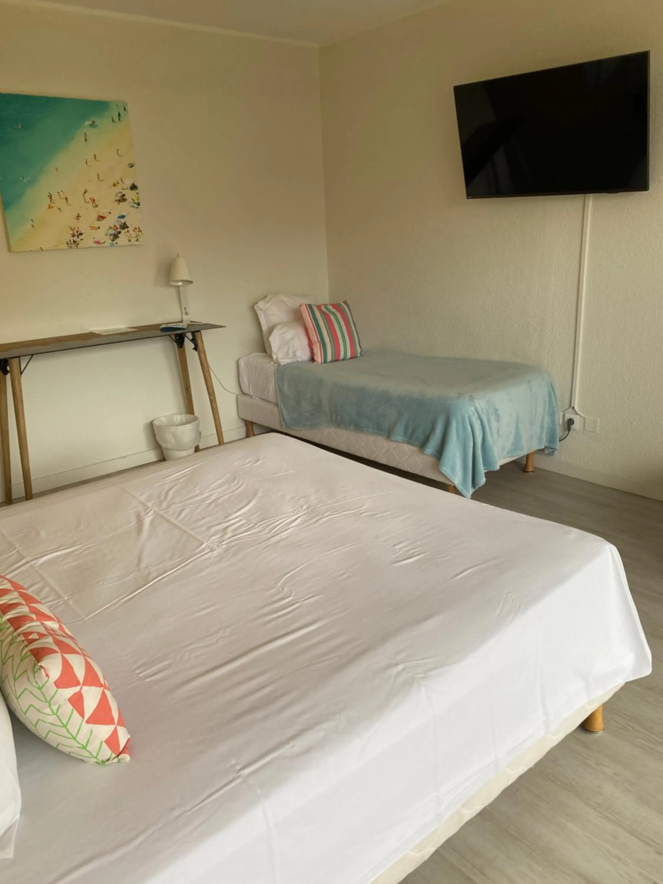 Bed in Hôtel Saint-Clair, côté Plage