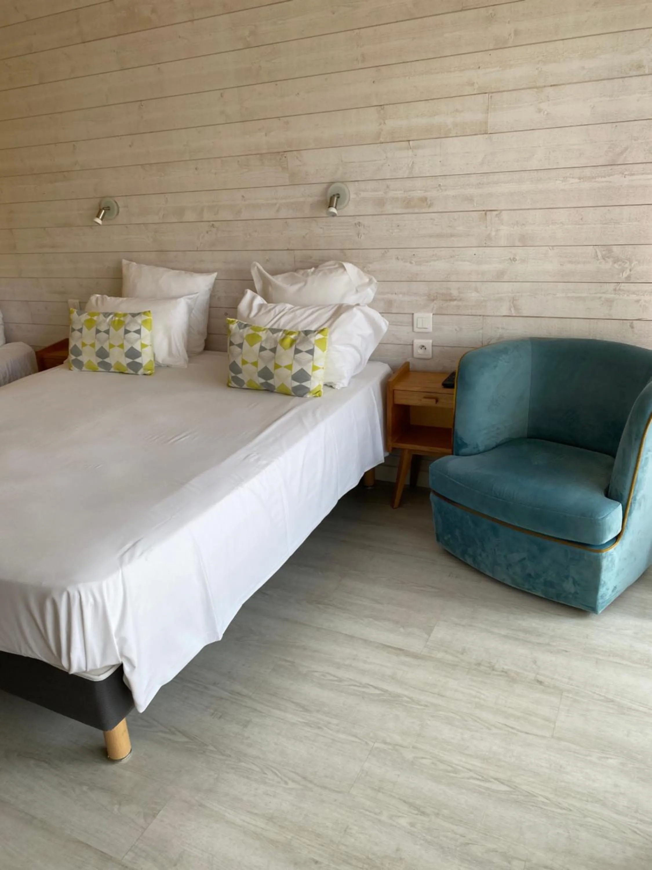 Bed in Hôtel Saint-Clair, côté Plage