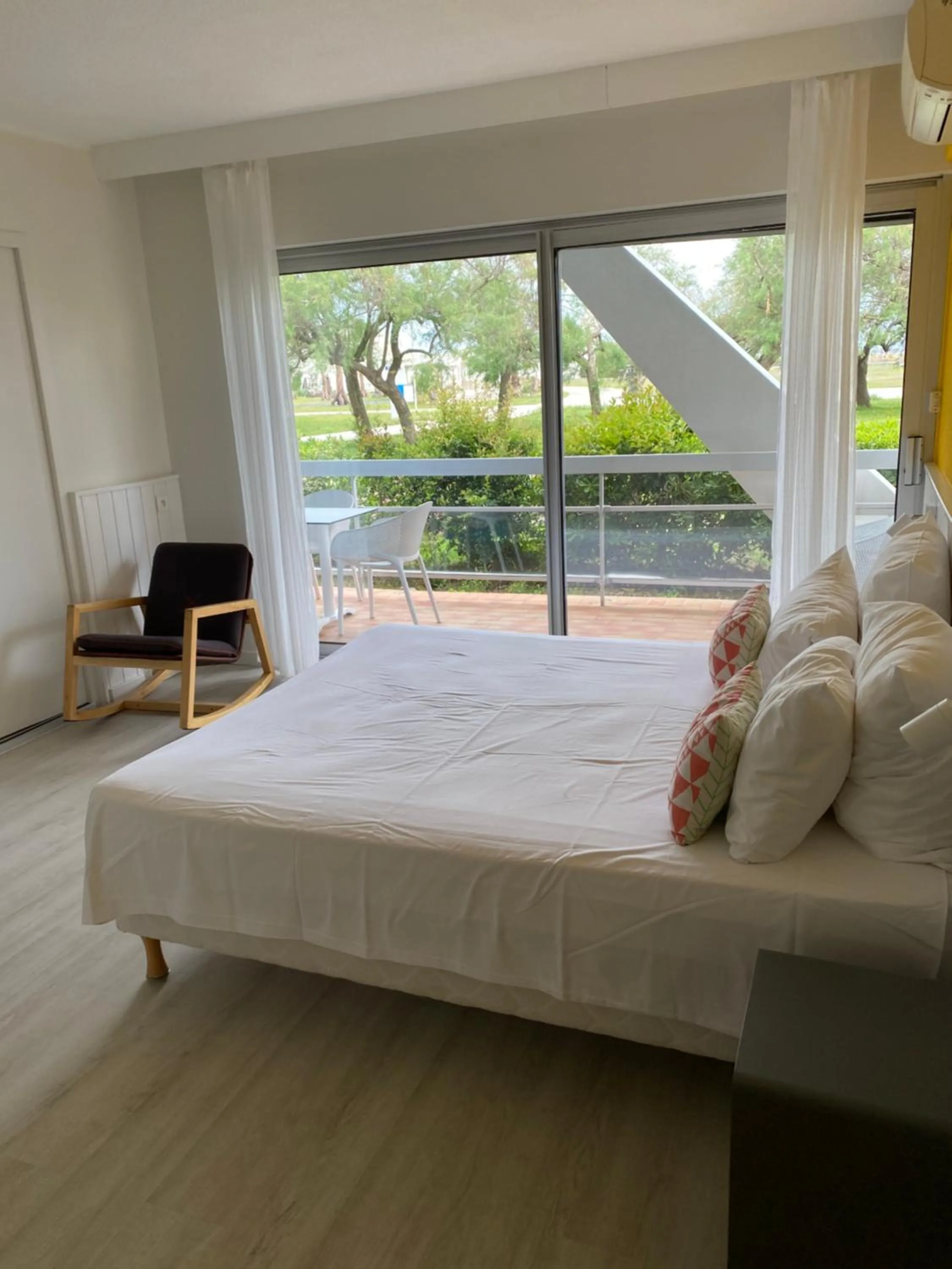 Bed in Hôtel Saint-Clair, côté Plage