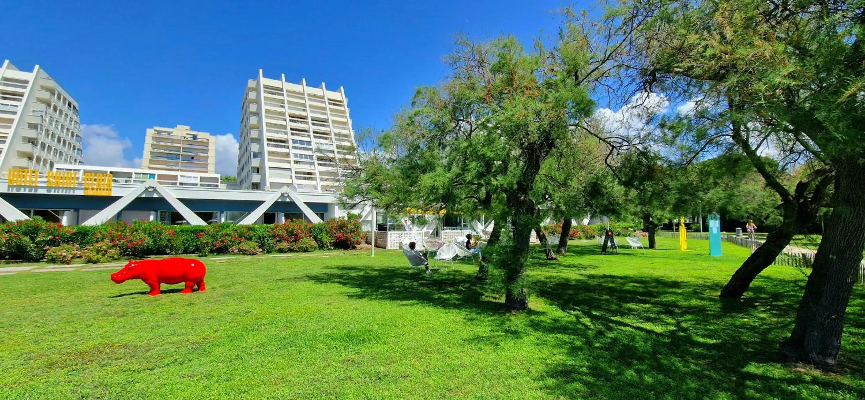 Garden in Hôtel Saint-Clair, côté Plage