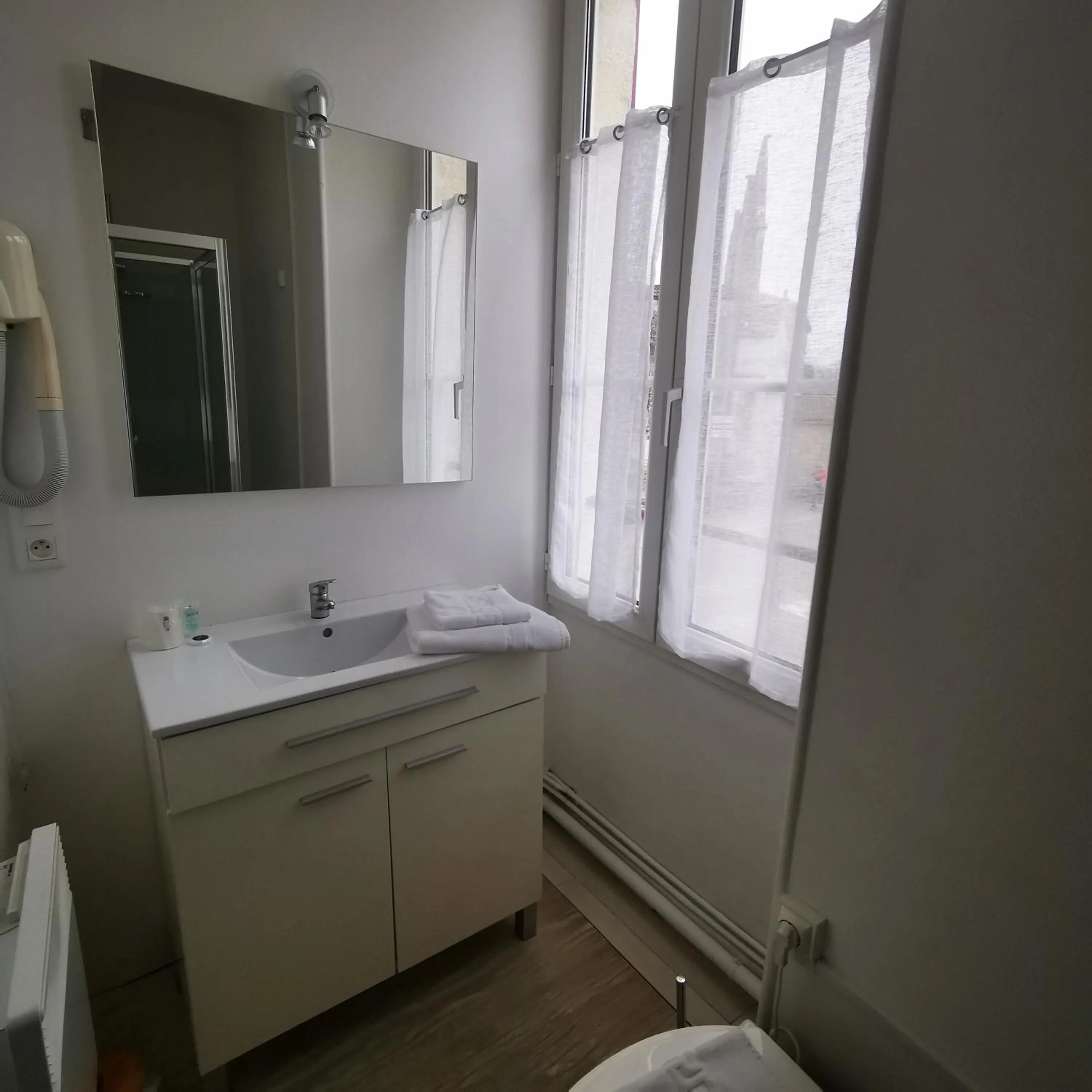 Property building in Logis Hôtel & Restaurant Le Saint Savinien