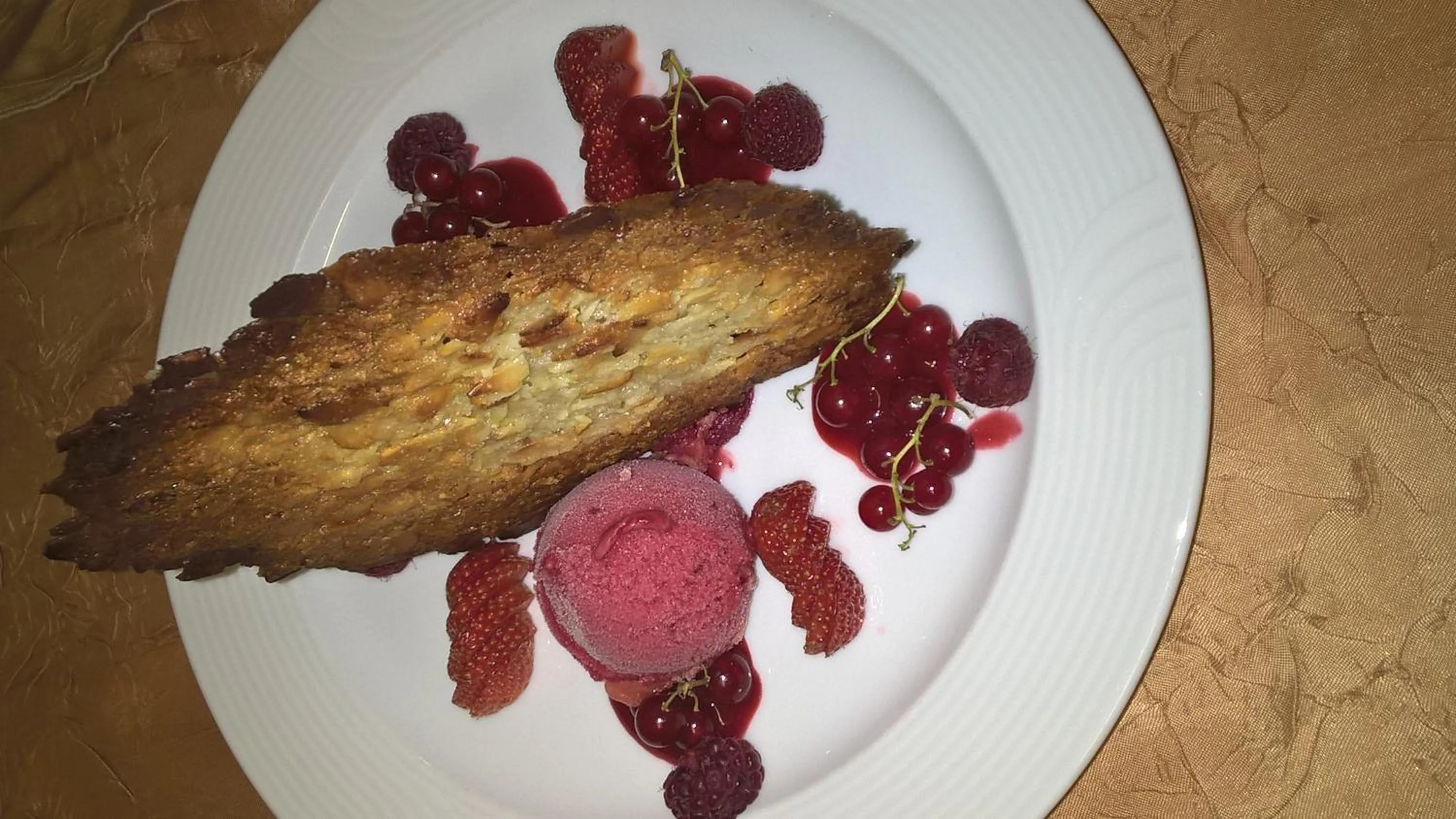 Restaurant/places to eat in Logis Hôtel & Restaurant Le Saint Savinien