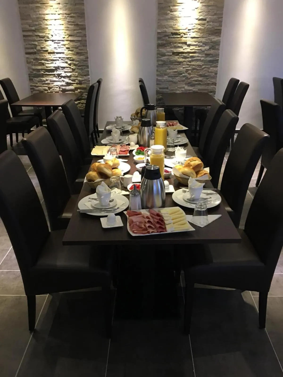 Restaurant/places to eat in Ayhan Hotel