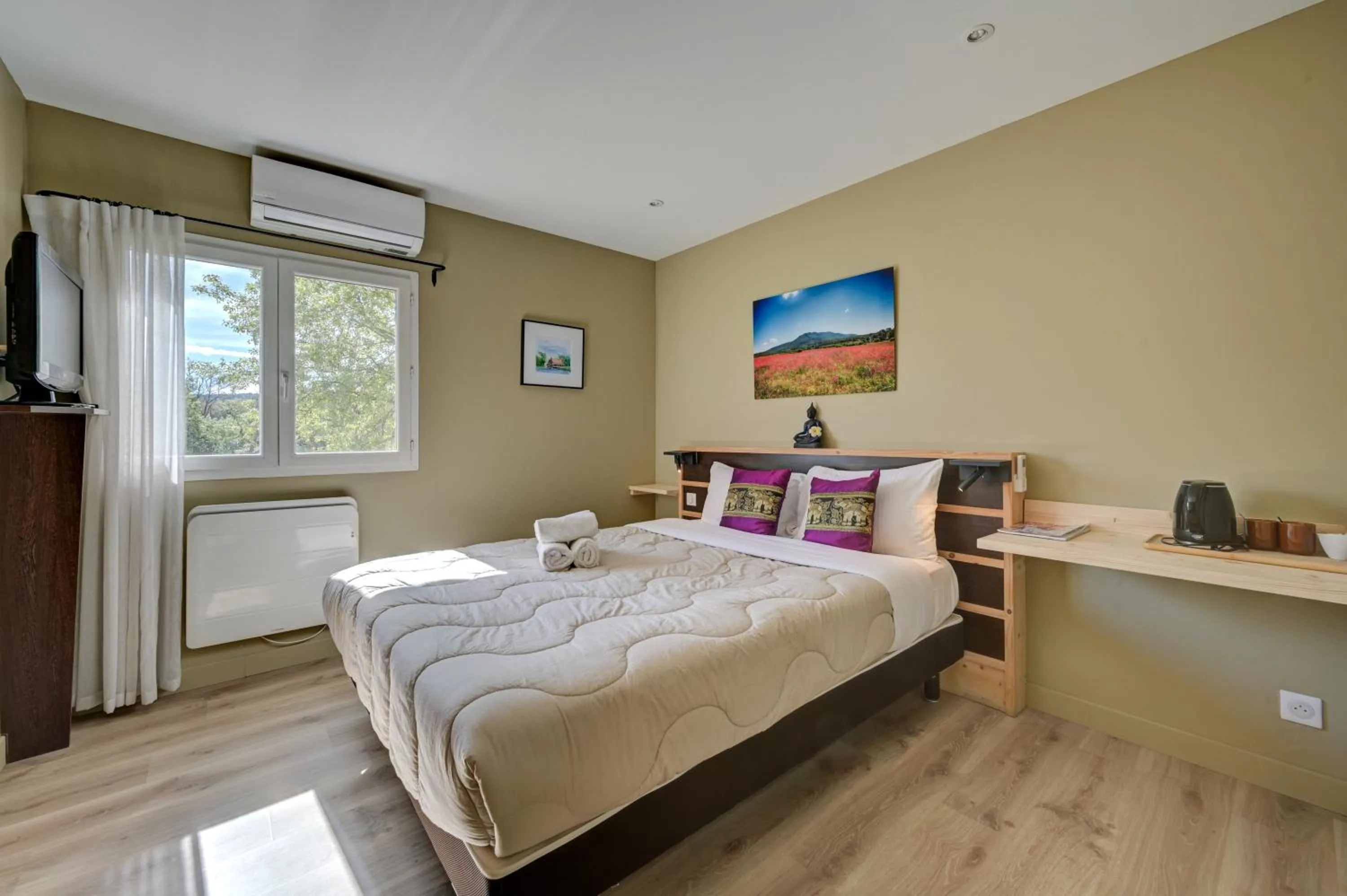 Bed in Hostellerie Le Paradou