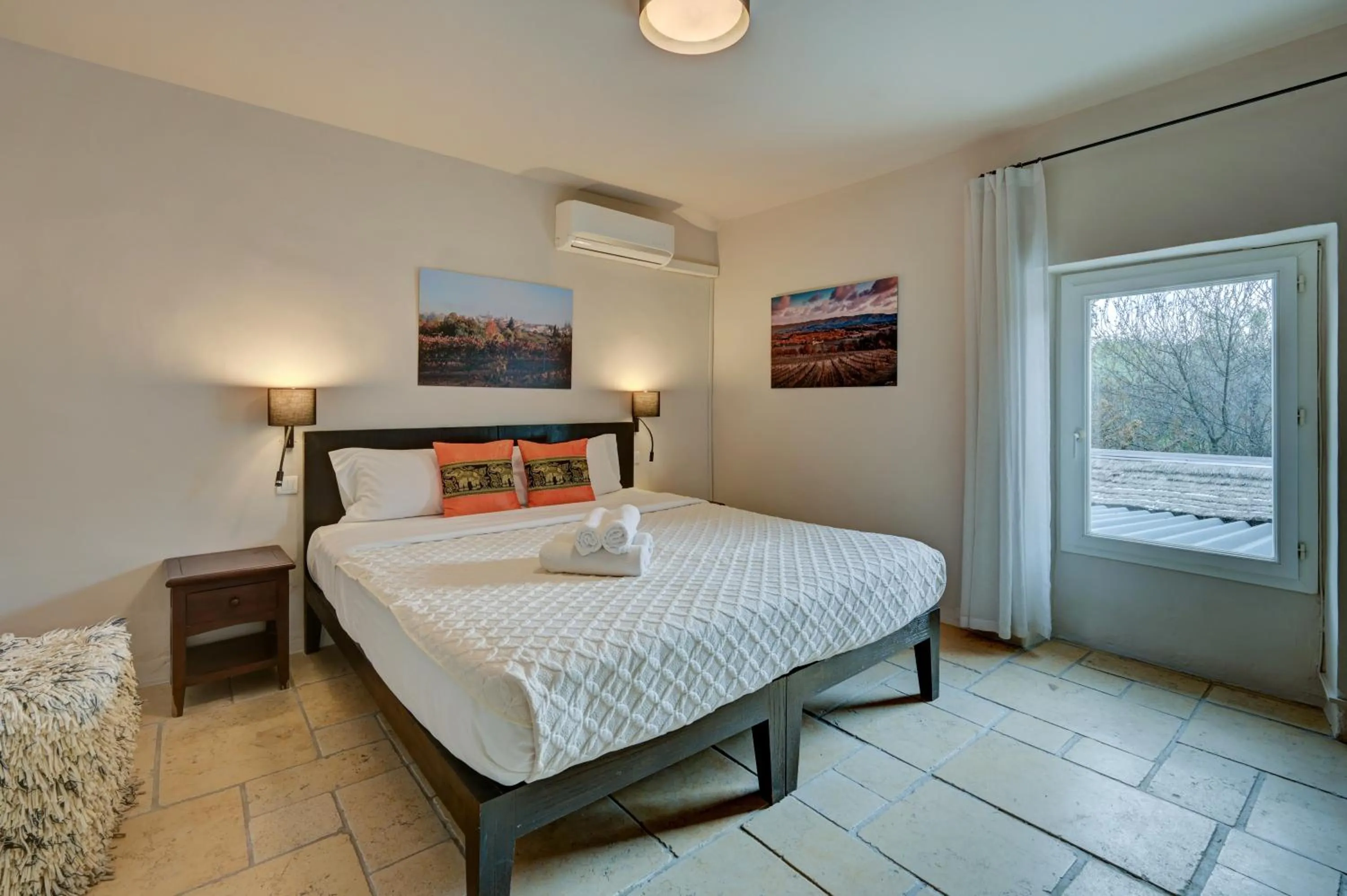 Bed in Hostellerie Le Paradou