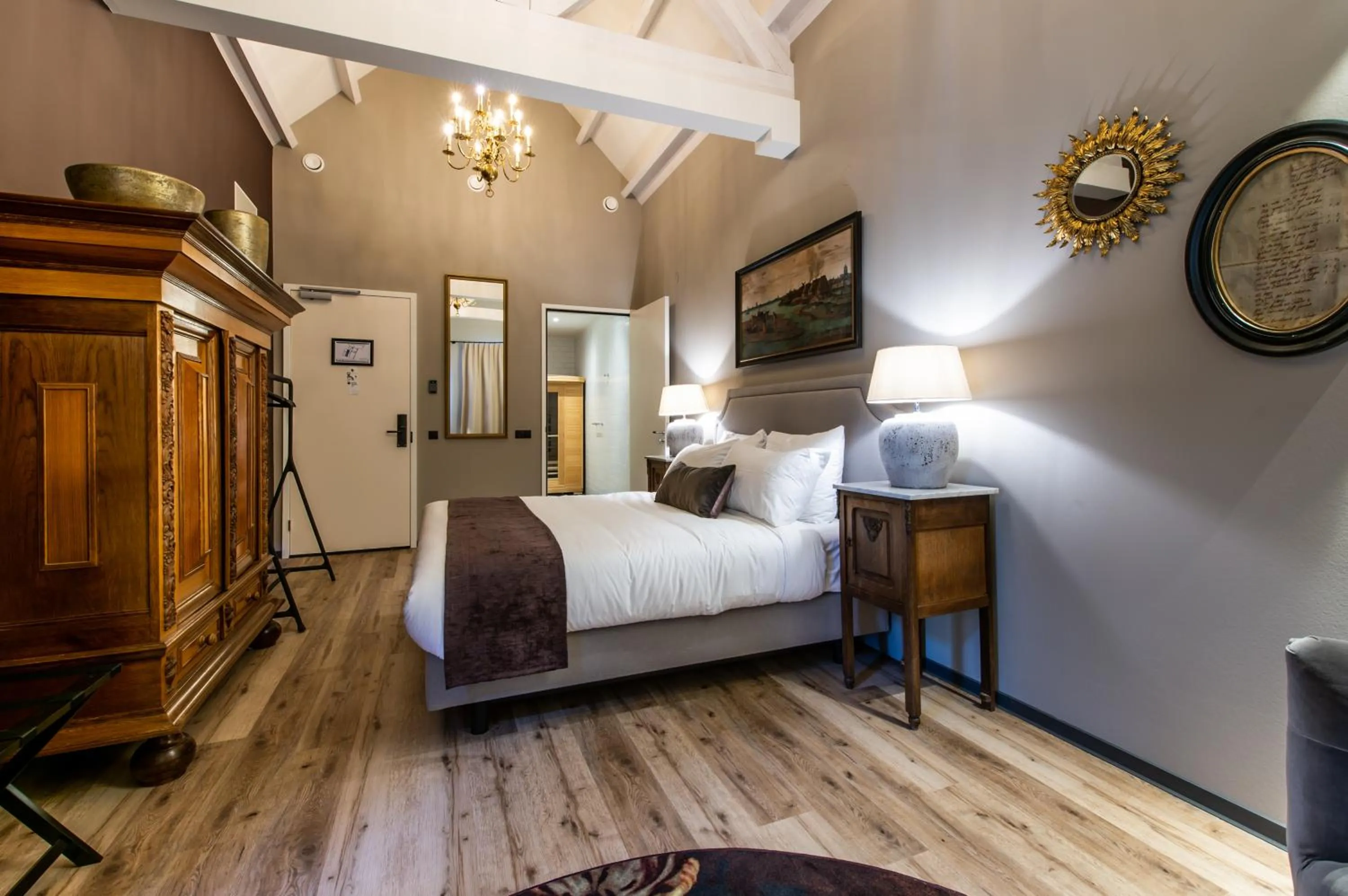 Photo of the whole room, Bed in Mondragon