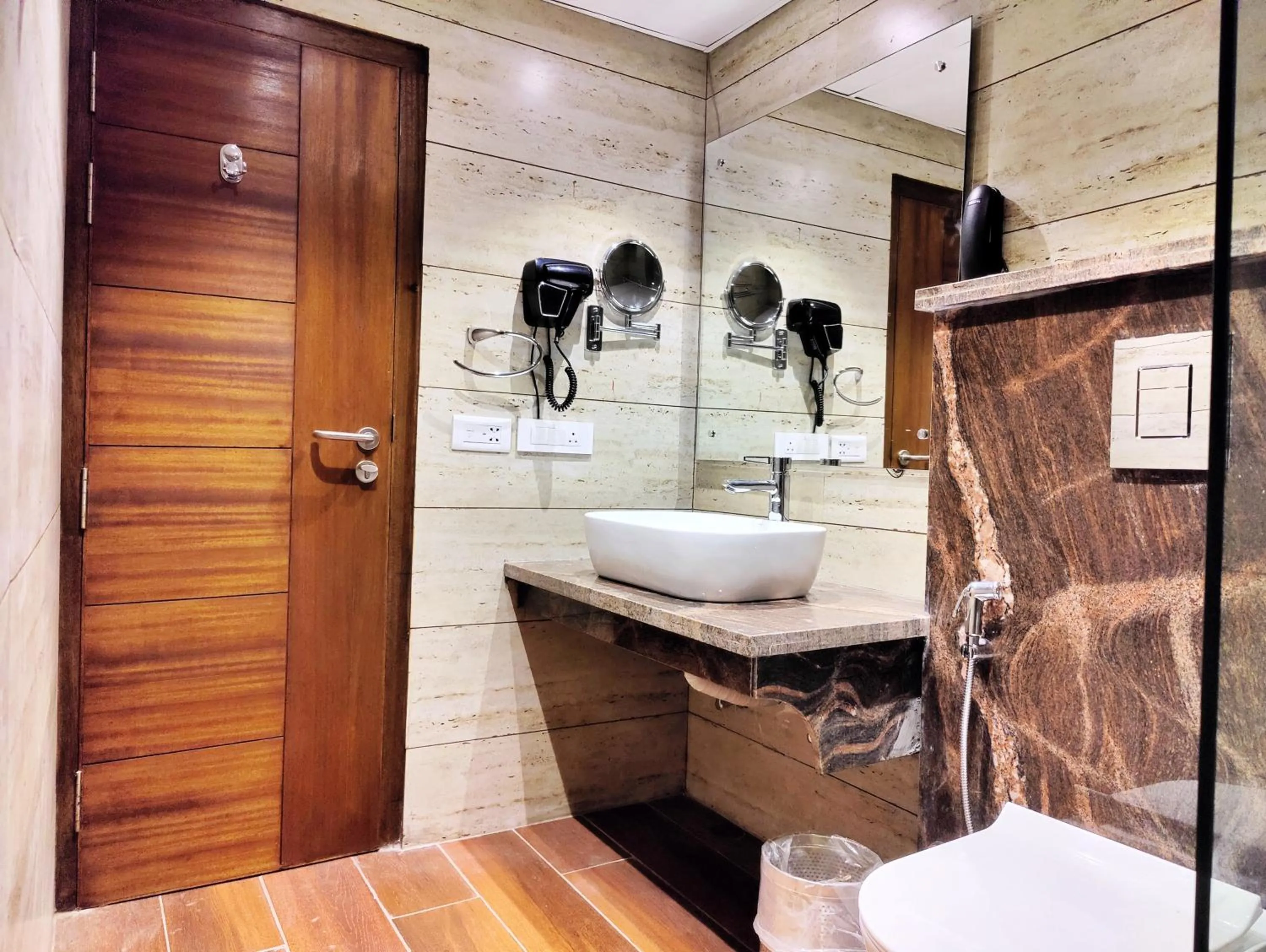 Bathroom in Royale Retreat Hotel & Spa Near Mall Road