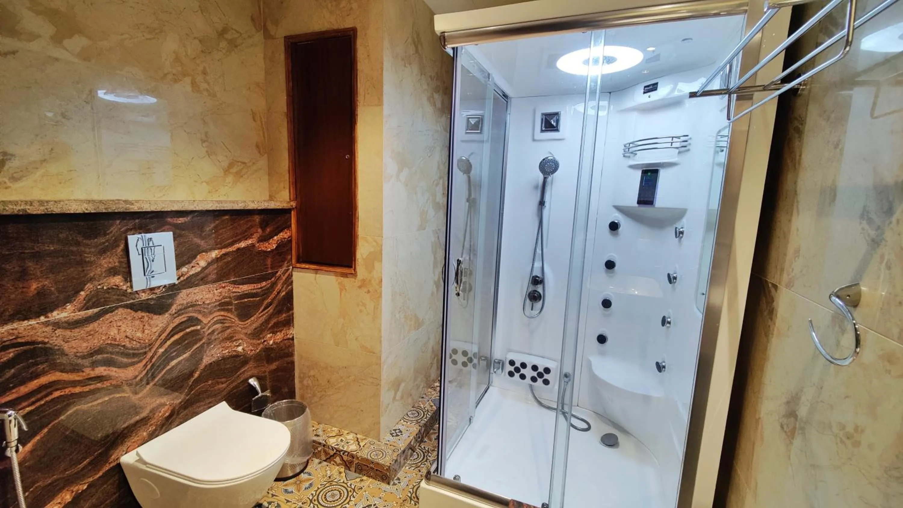 Shower in Royale Retreat Hotel & Spa Near Mall Road