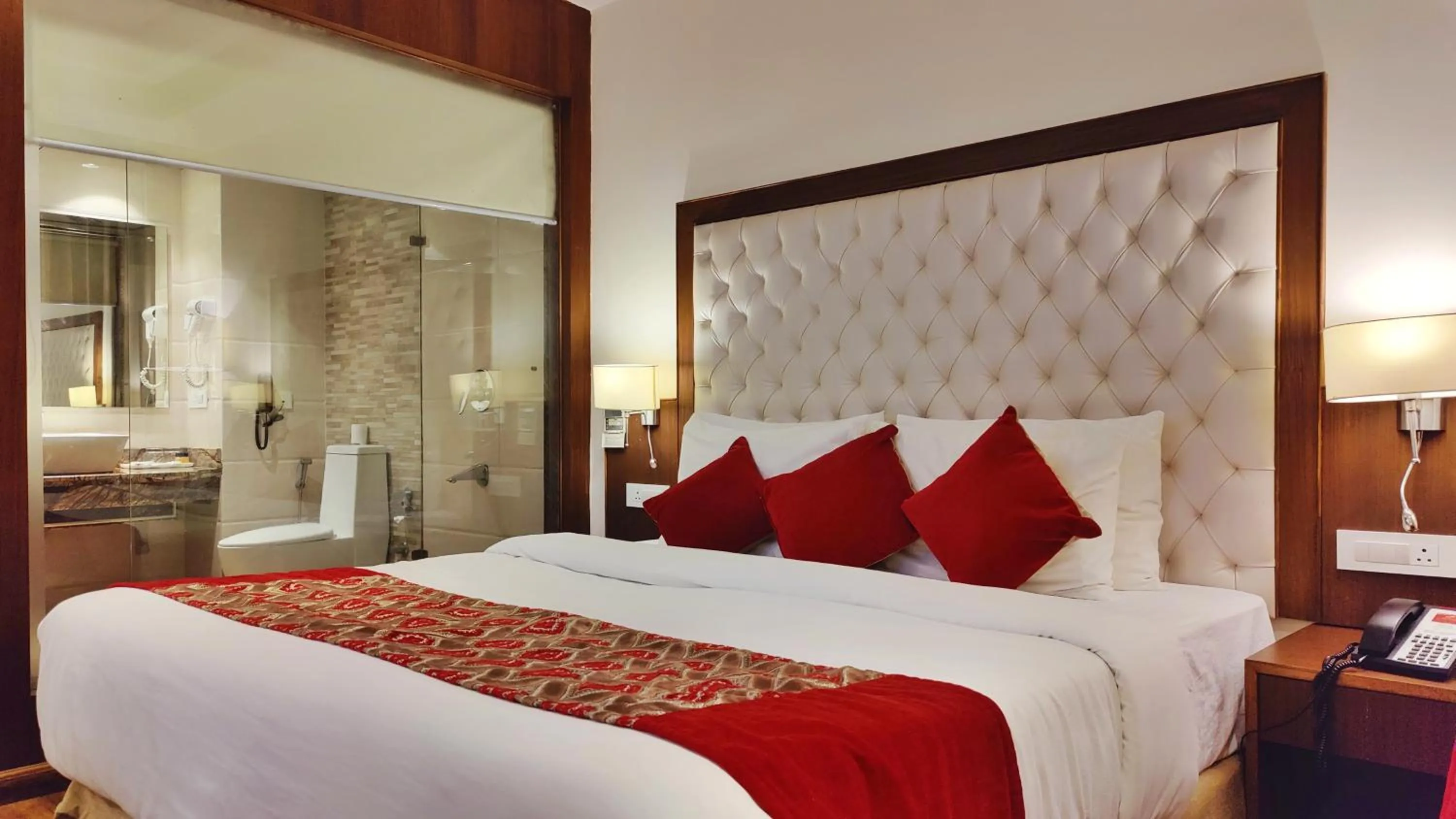 Bed in Royale Retreat Hotel & Spa Near Mall Road