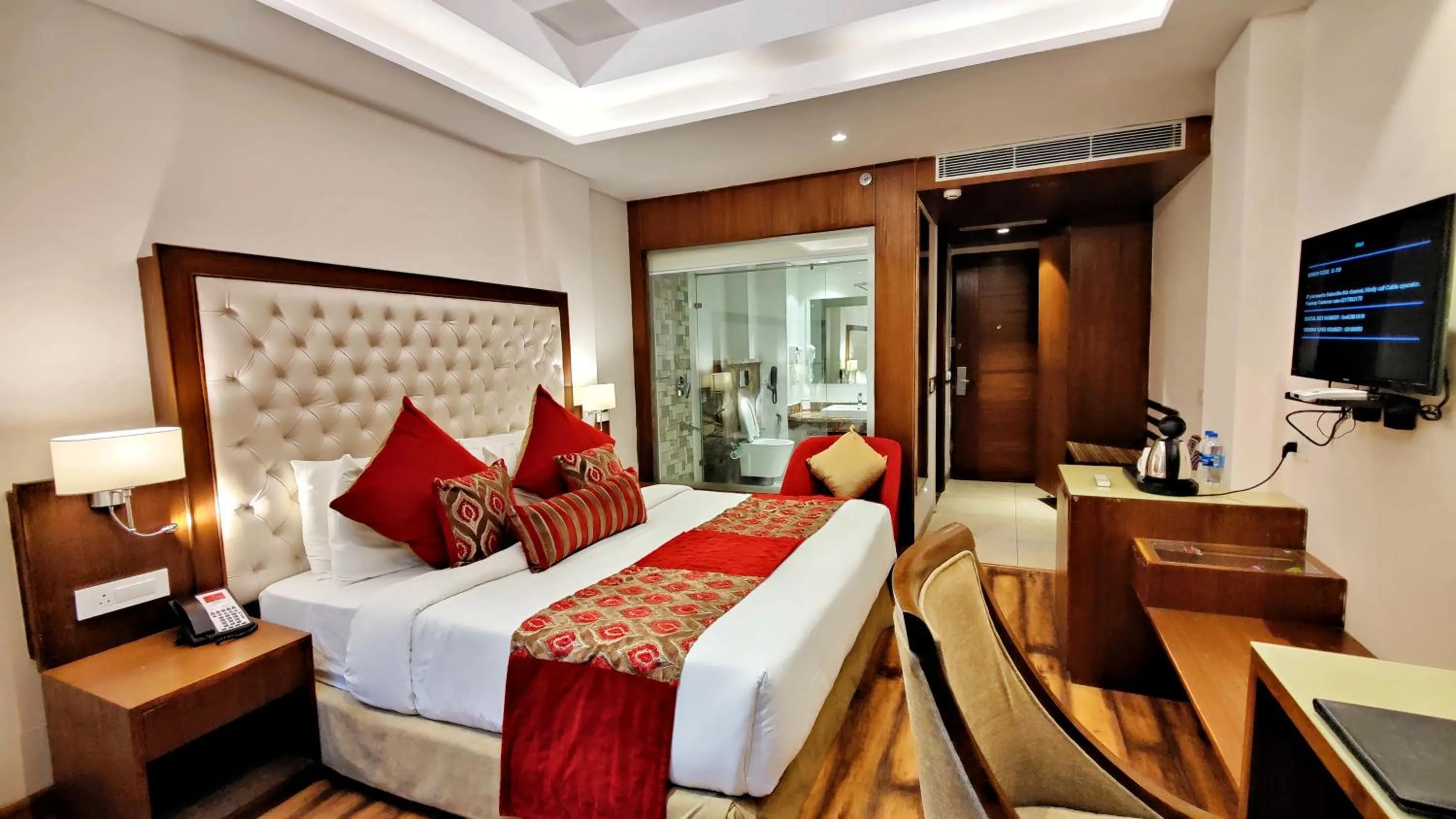 Bedroom, Bed in Royale Retreat Hotel & Spa Near Mall Road