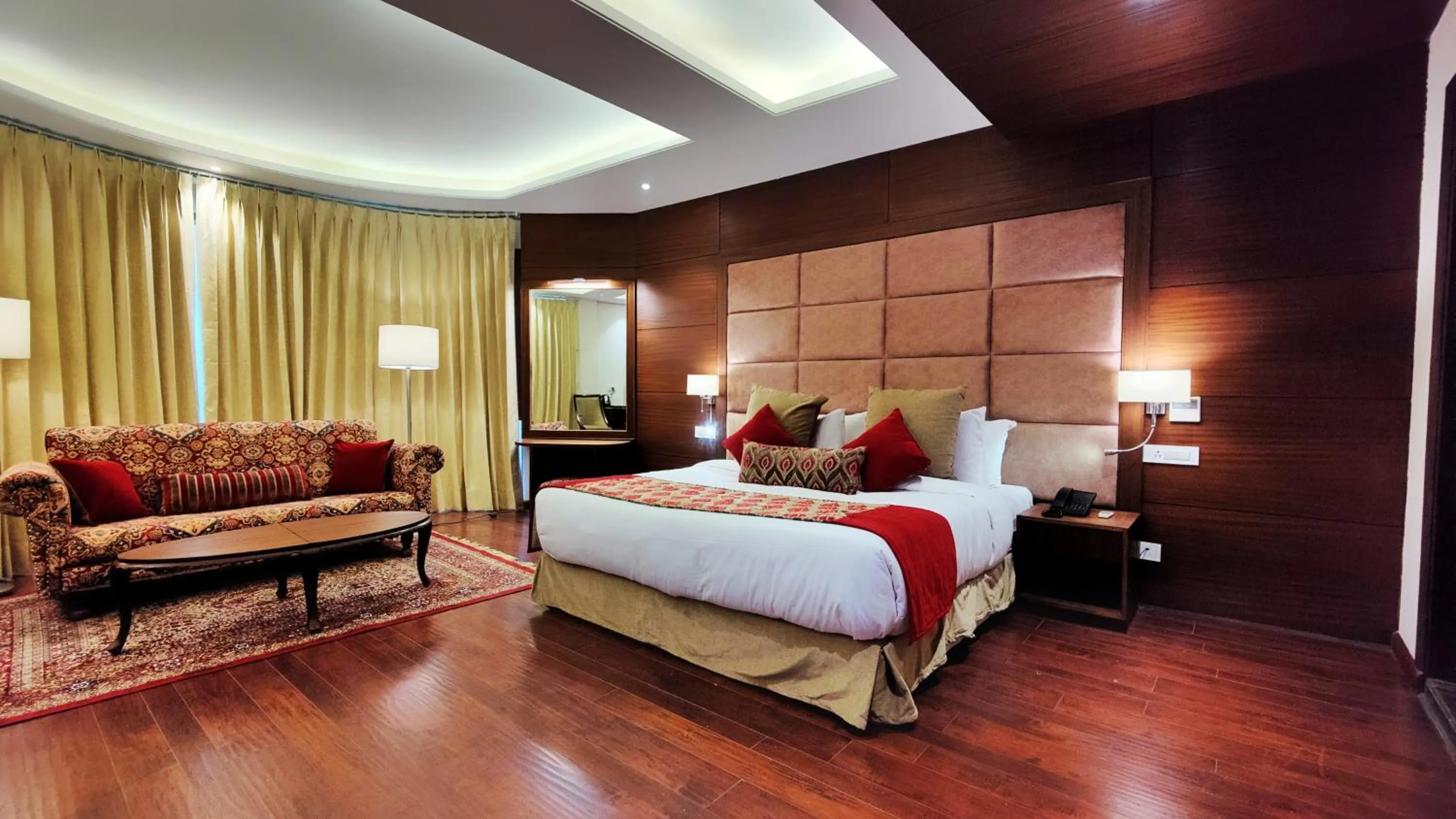 Bedroom, Bed in Royale Retreat Hotel & Spa Near Mall Road