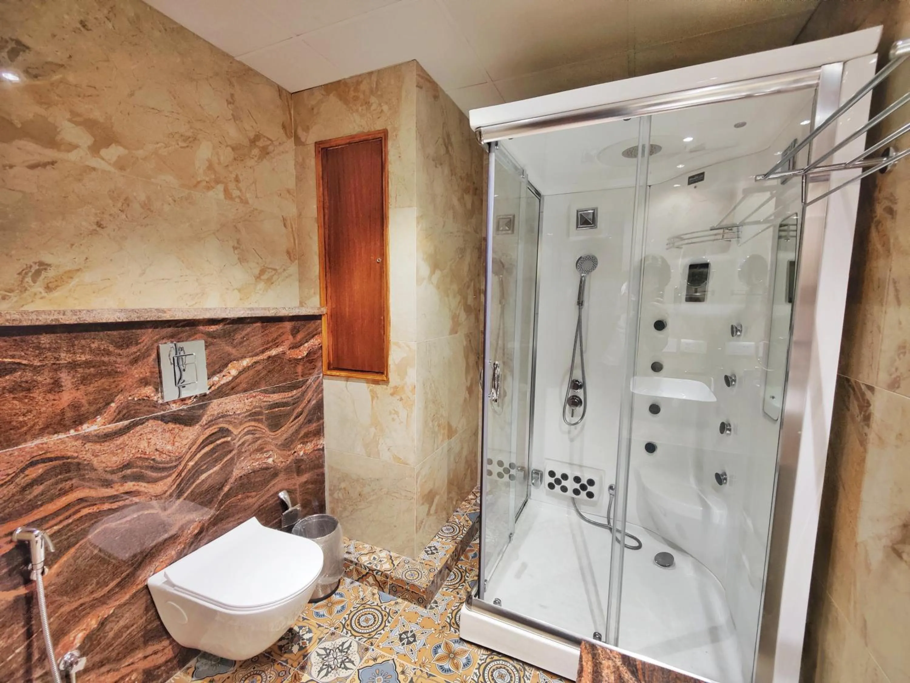 Bathroom in Royale Retreat Hotel & Spa Near Mall Road