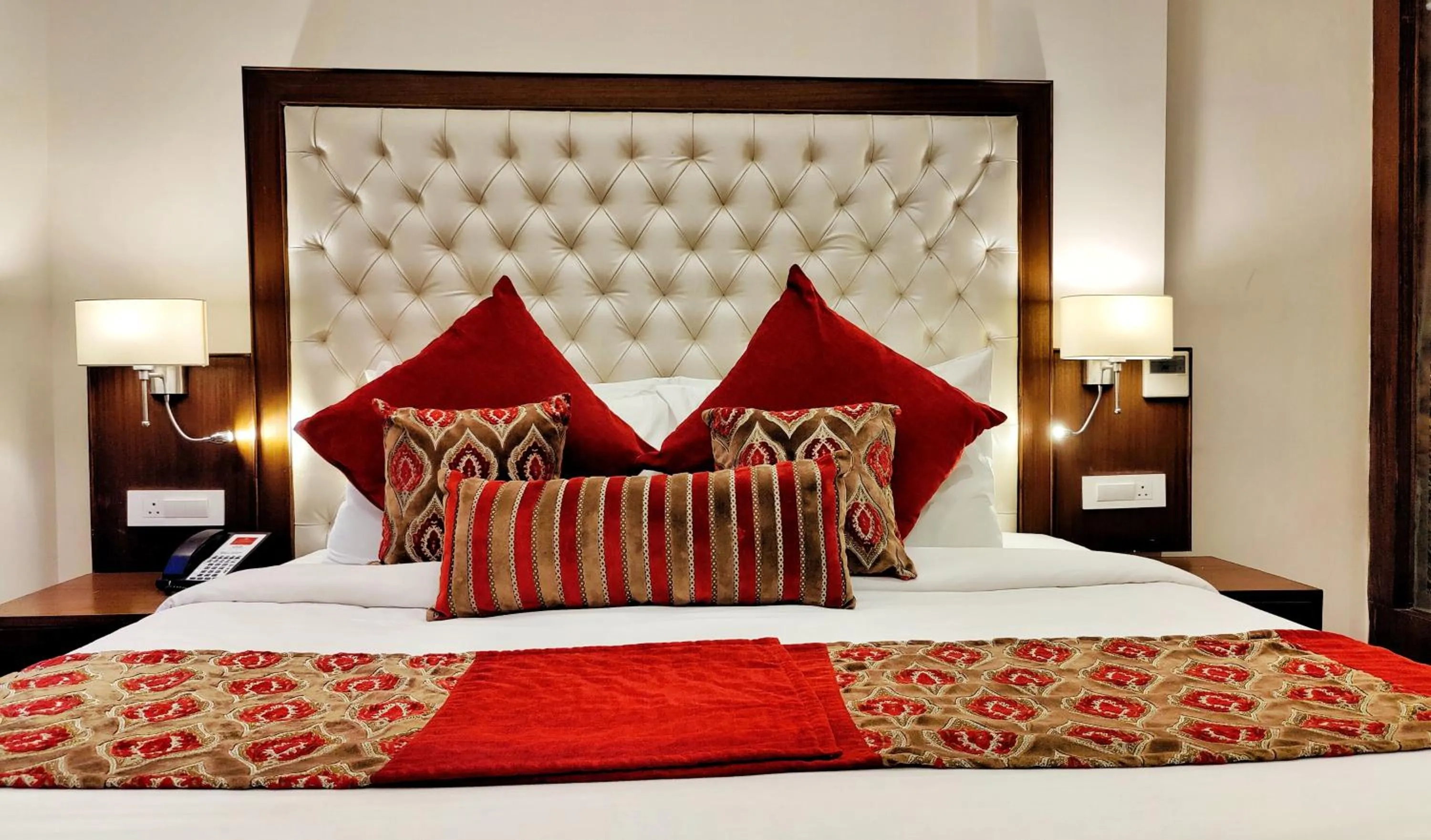Bed in Royale Retreat Hotel & Spa Near Mall Road