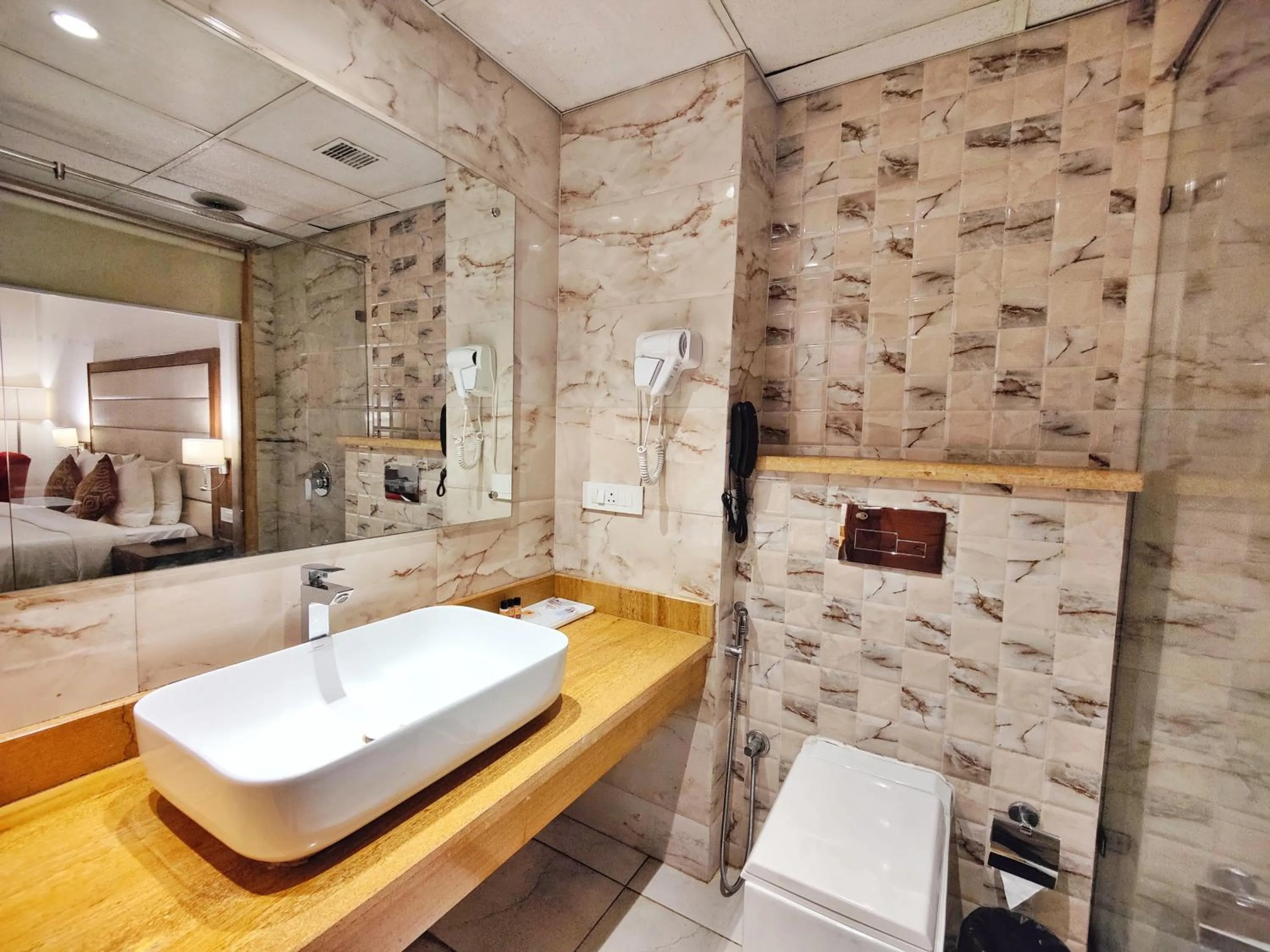 Bathroom in Royale Retreat Hotel & Spa Near Mall Road