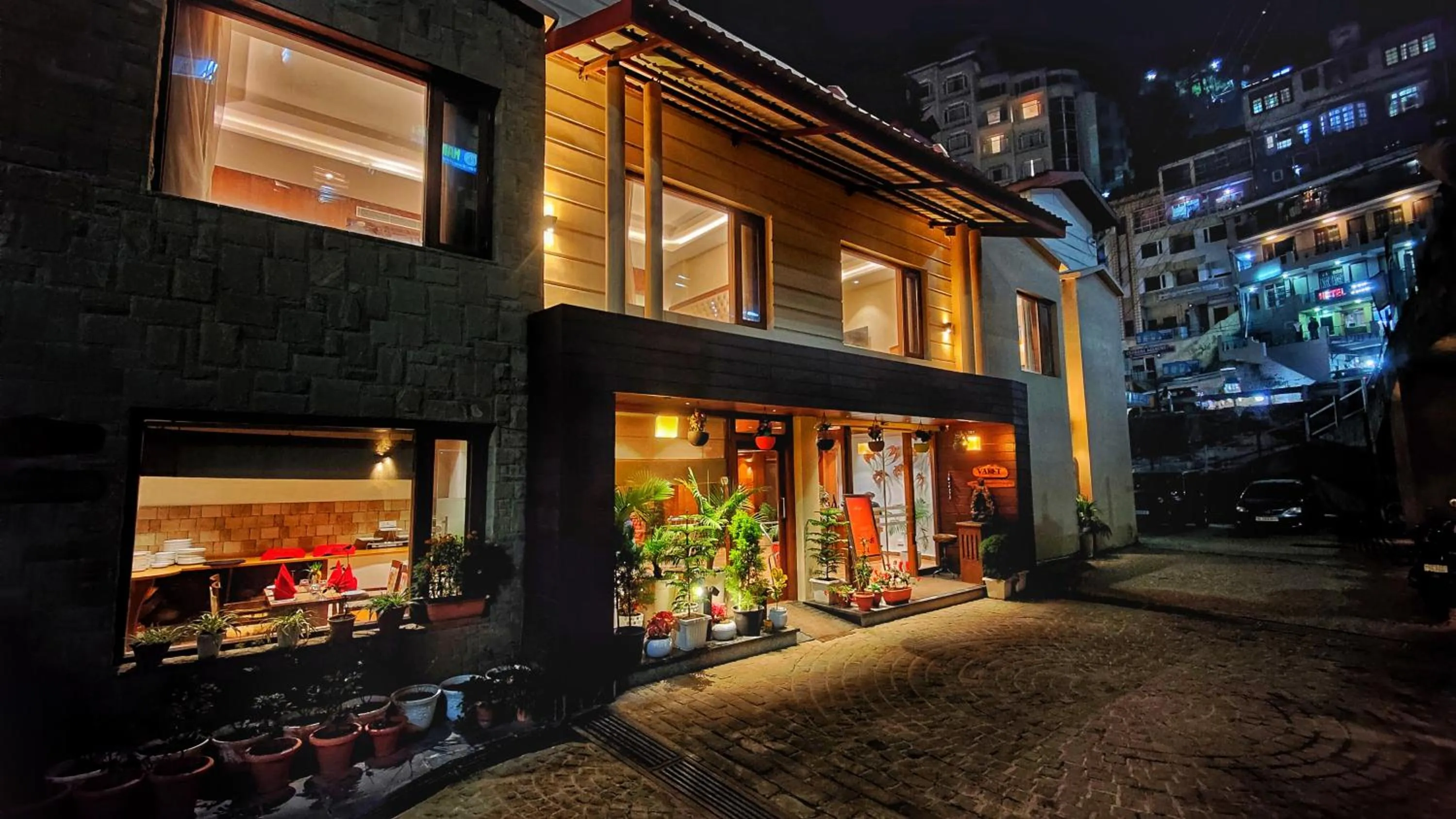 Property building in Royale Retreat Hotel & Spa Near Mall Road