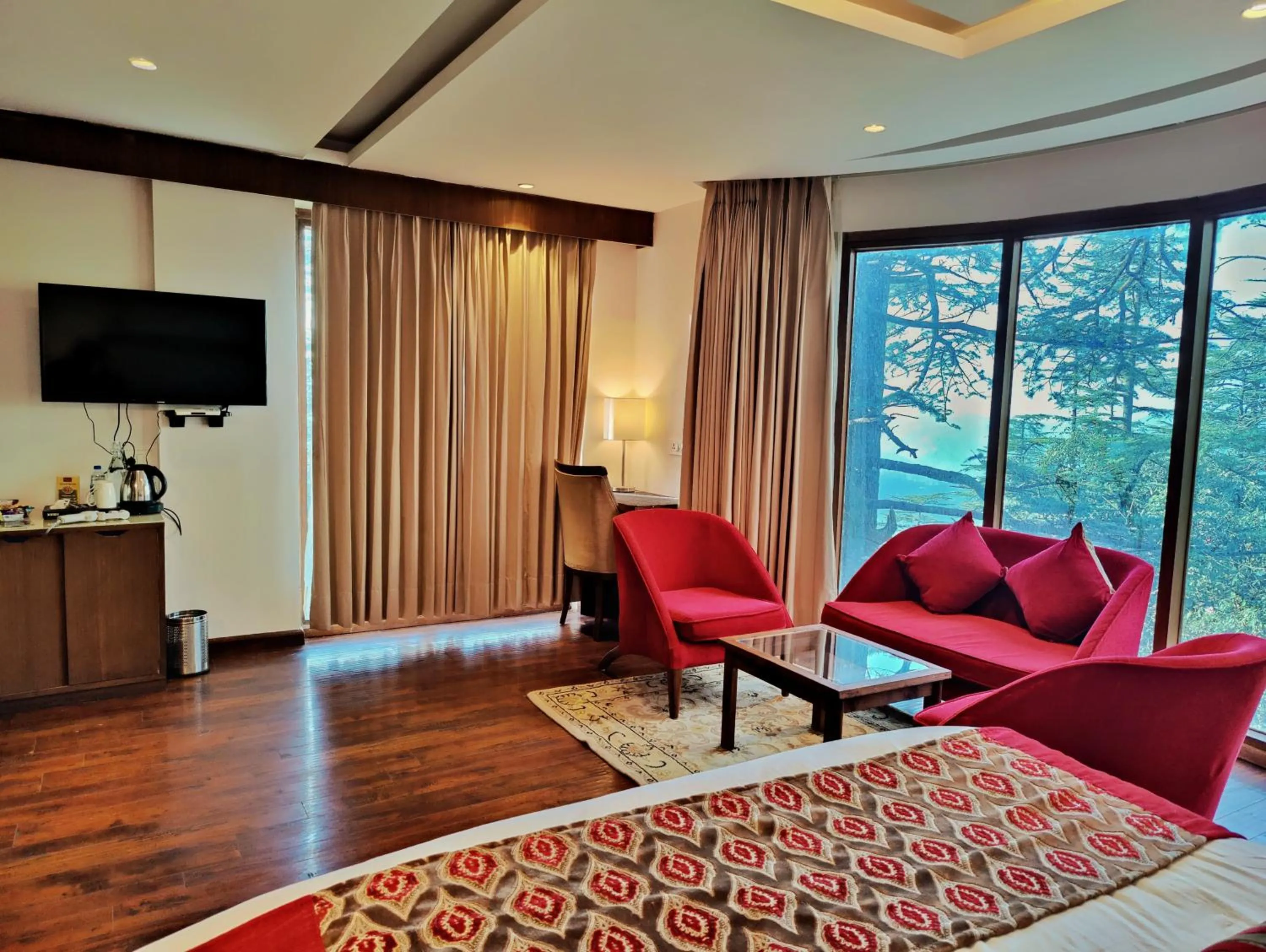 Seating area in Royale Retreat Hotel & Spa Near Mall Road