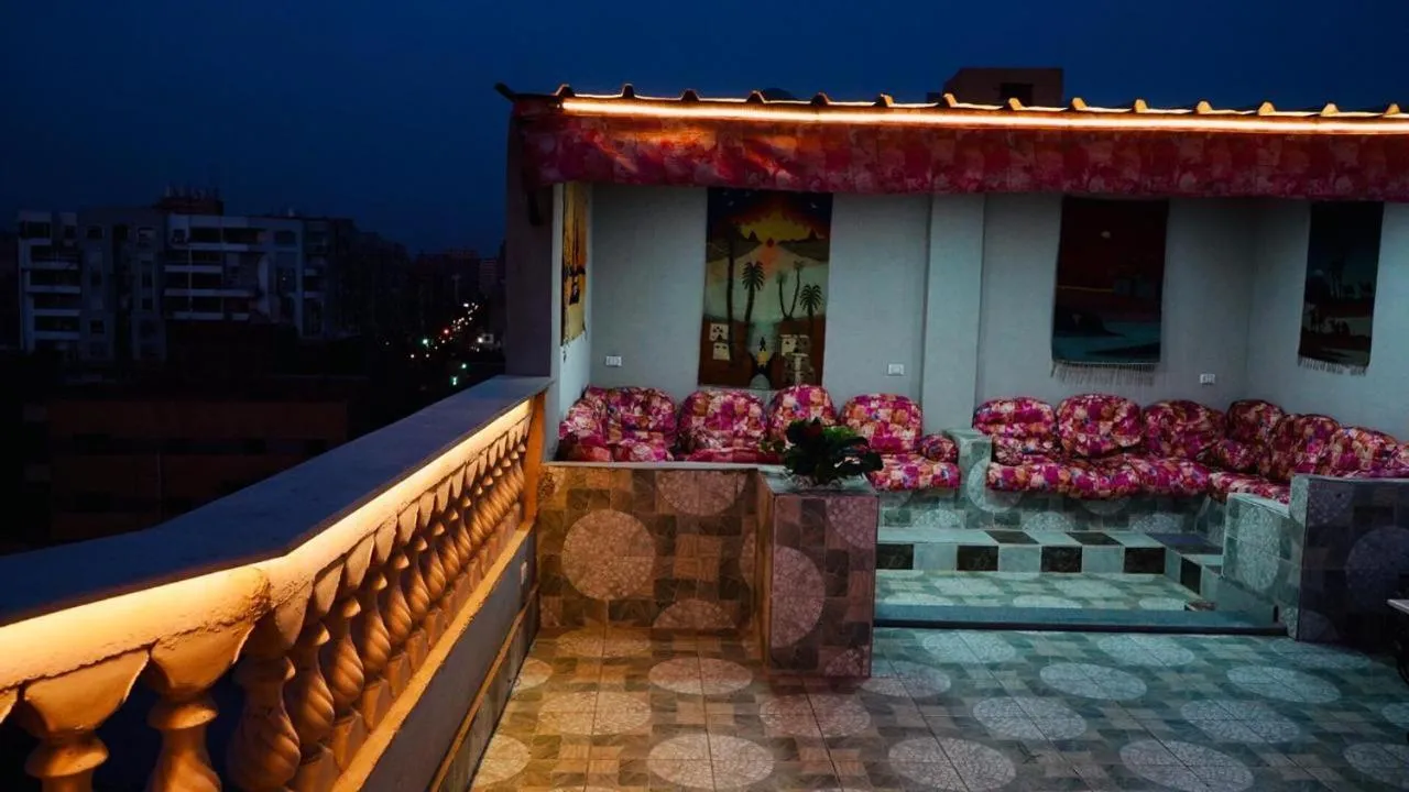 Queen Pyramids View Inn