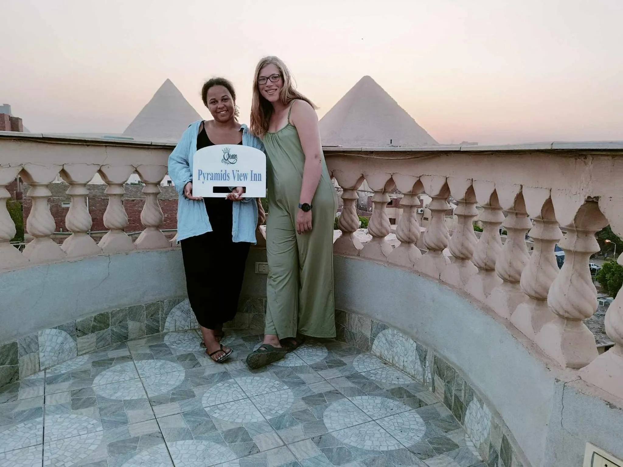 Queen Pyramids View Inn