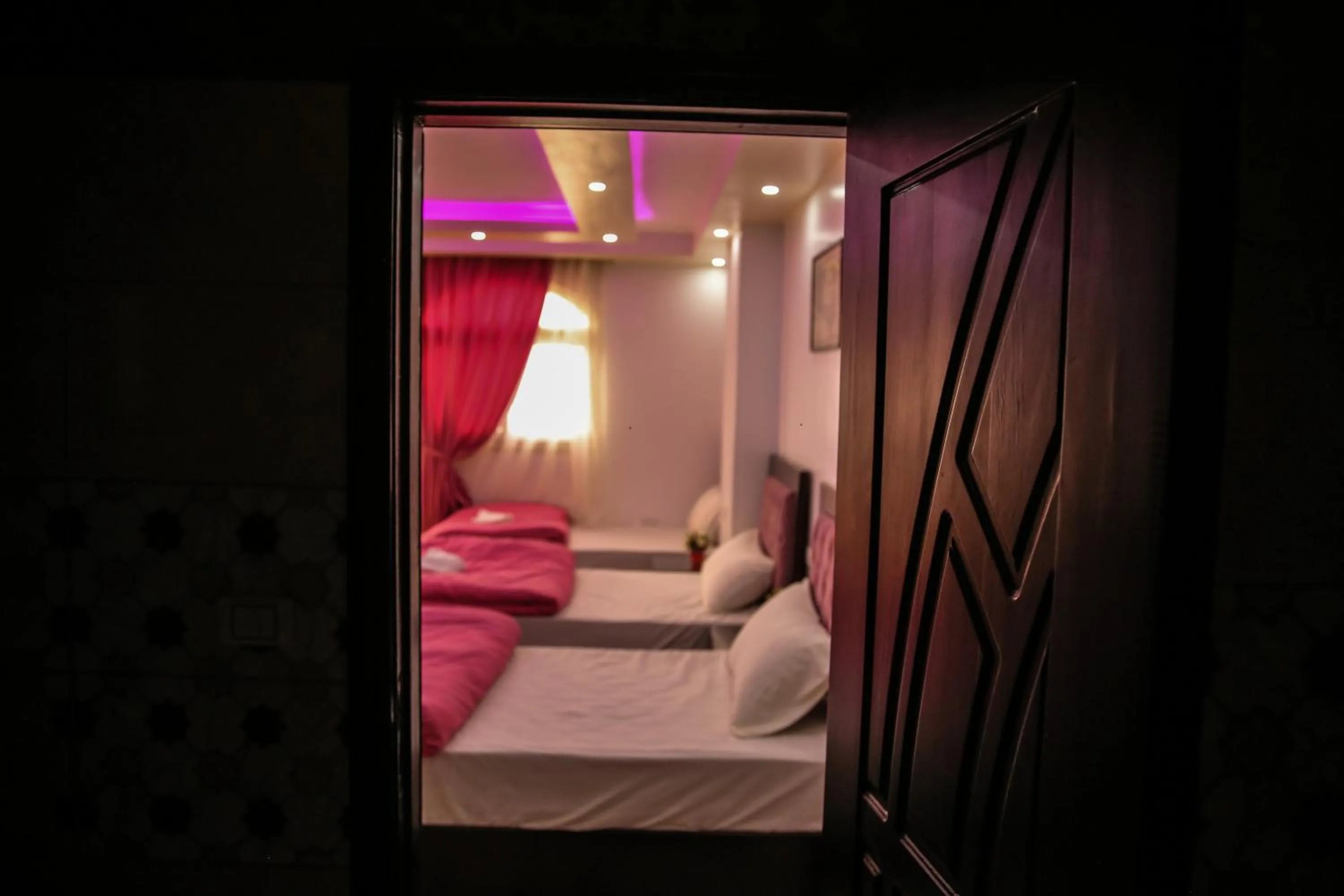 Bed in Queen Pyramids View Inn