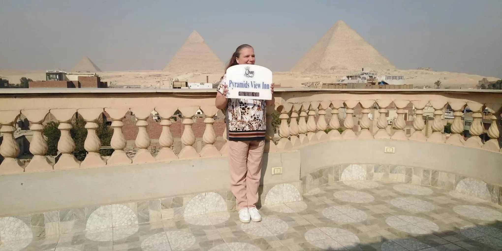 Queen Pyramids View Inn