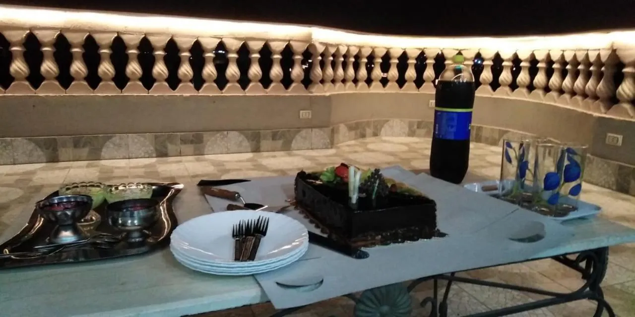 Queen Pyramids View Inn