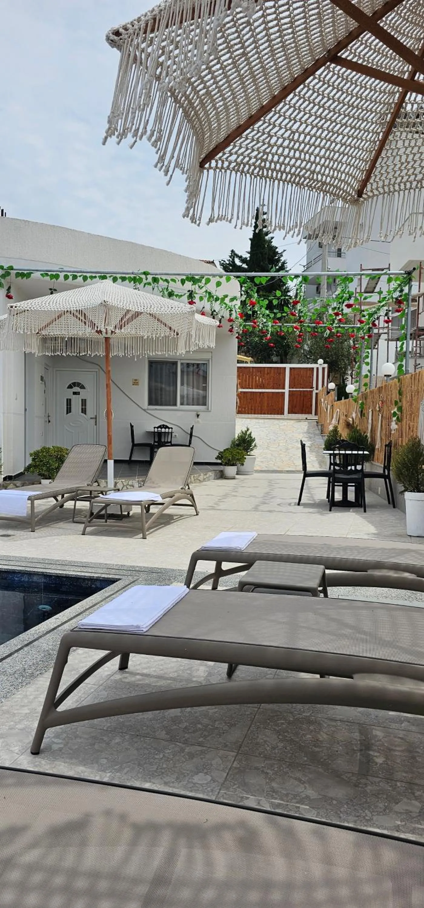 Swimming pool in Vila Finnley