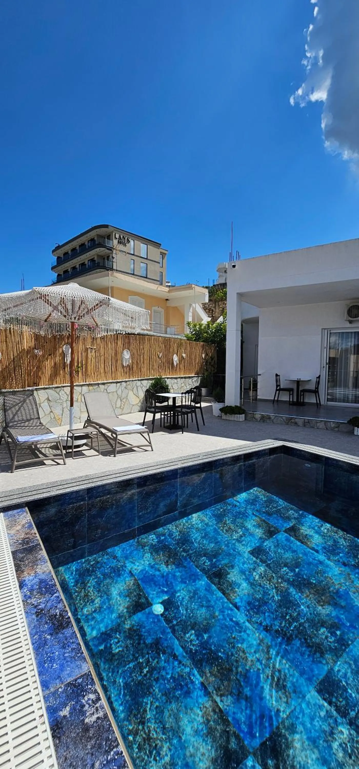 Swimming pool in Vila Finnley