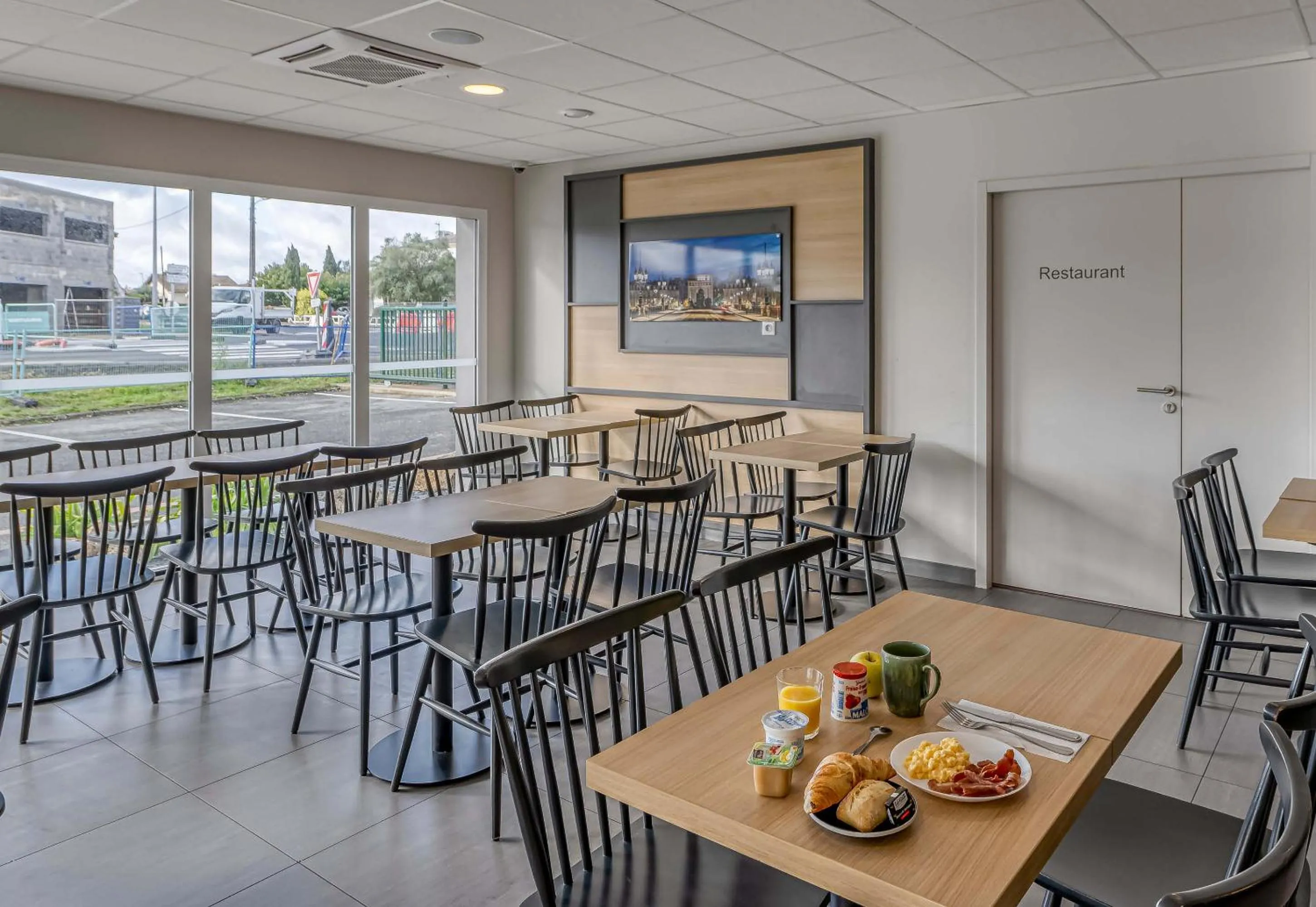 Restaurant/places to eat in B&B HOTEL Bordeaux Le Haillan 3 étoiles