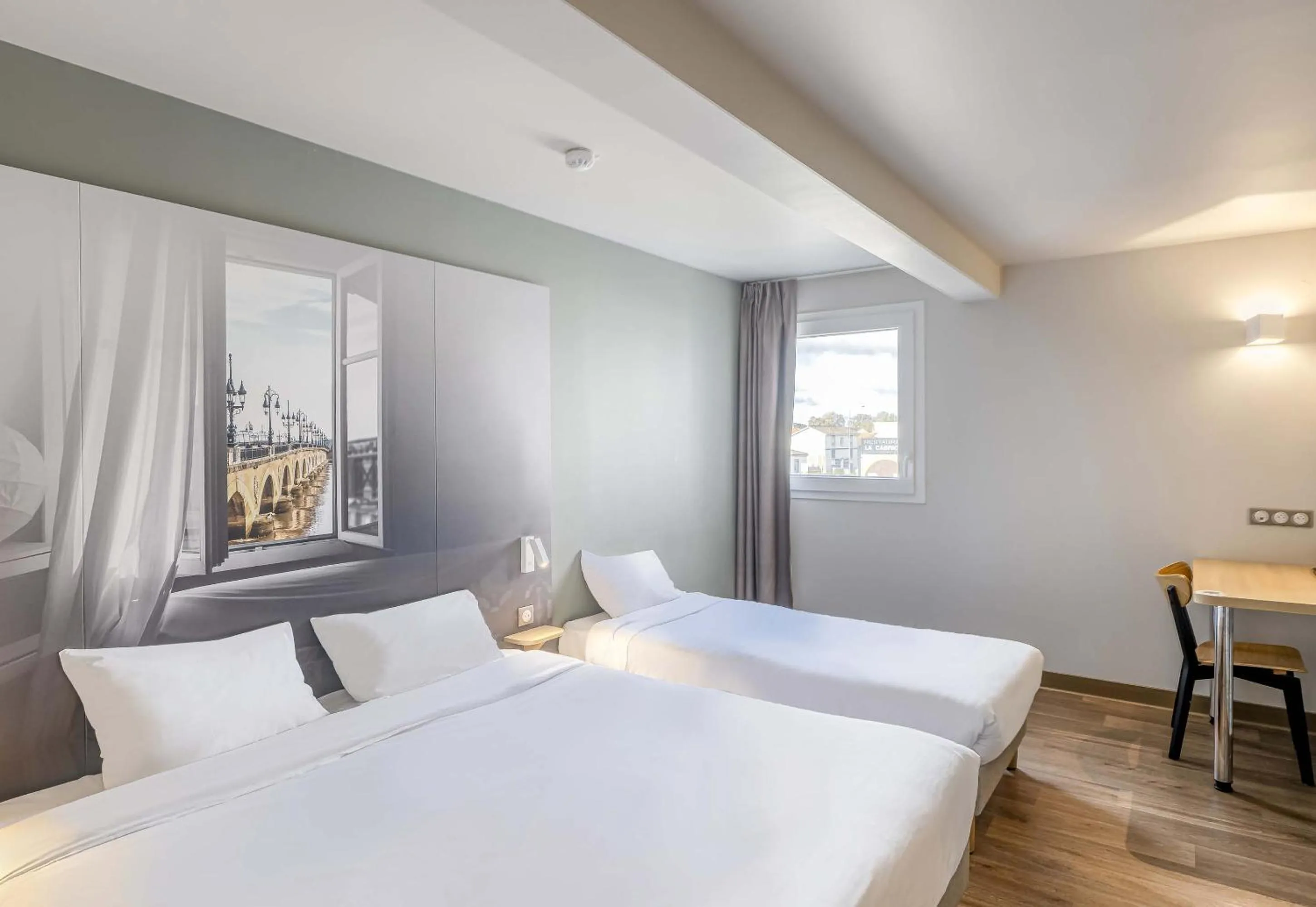 Bedroom, Bed in B&B HOTEL Bordeaux Le Haillan 3 étoiles