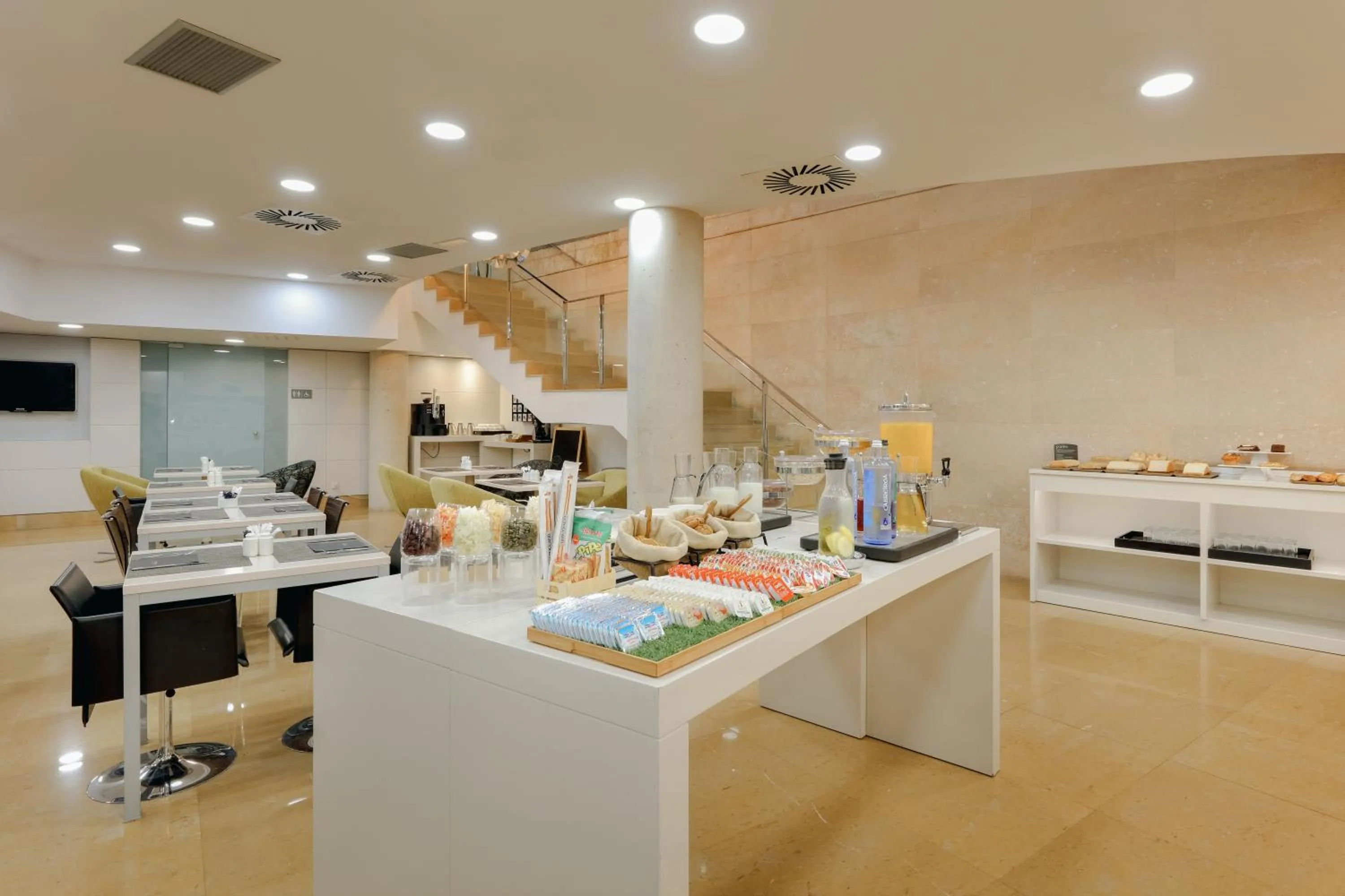 Restaurant/places to eat in RAMBLAS HOTEL powered by Vincci Hoteles