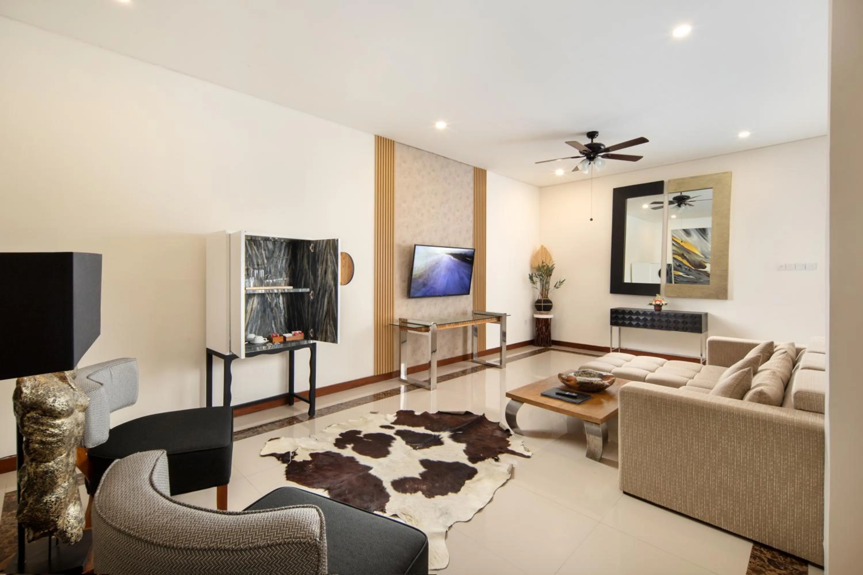 Communal lounge/ TV room in The Luxury Collection, Monaco Blu