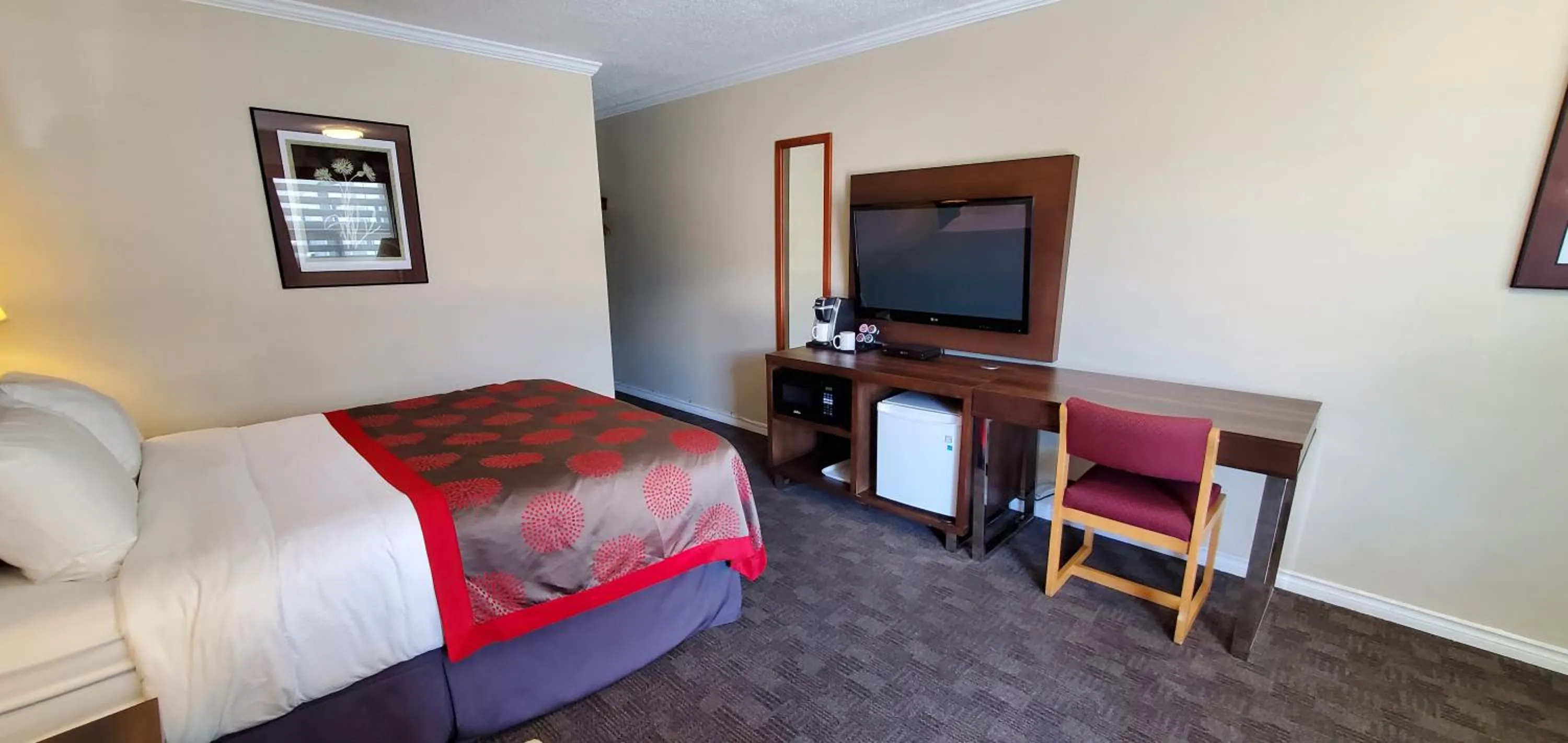 Bed in Grand Forks Inn