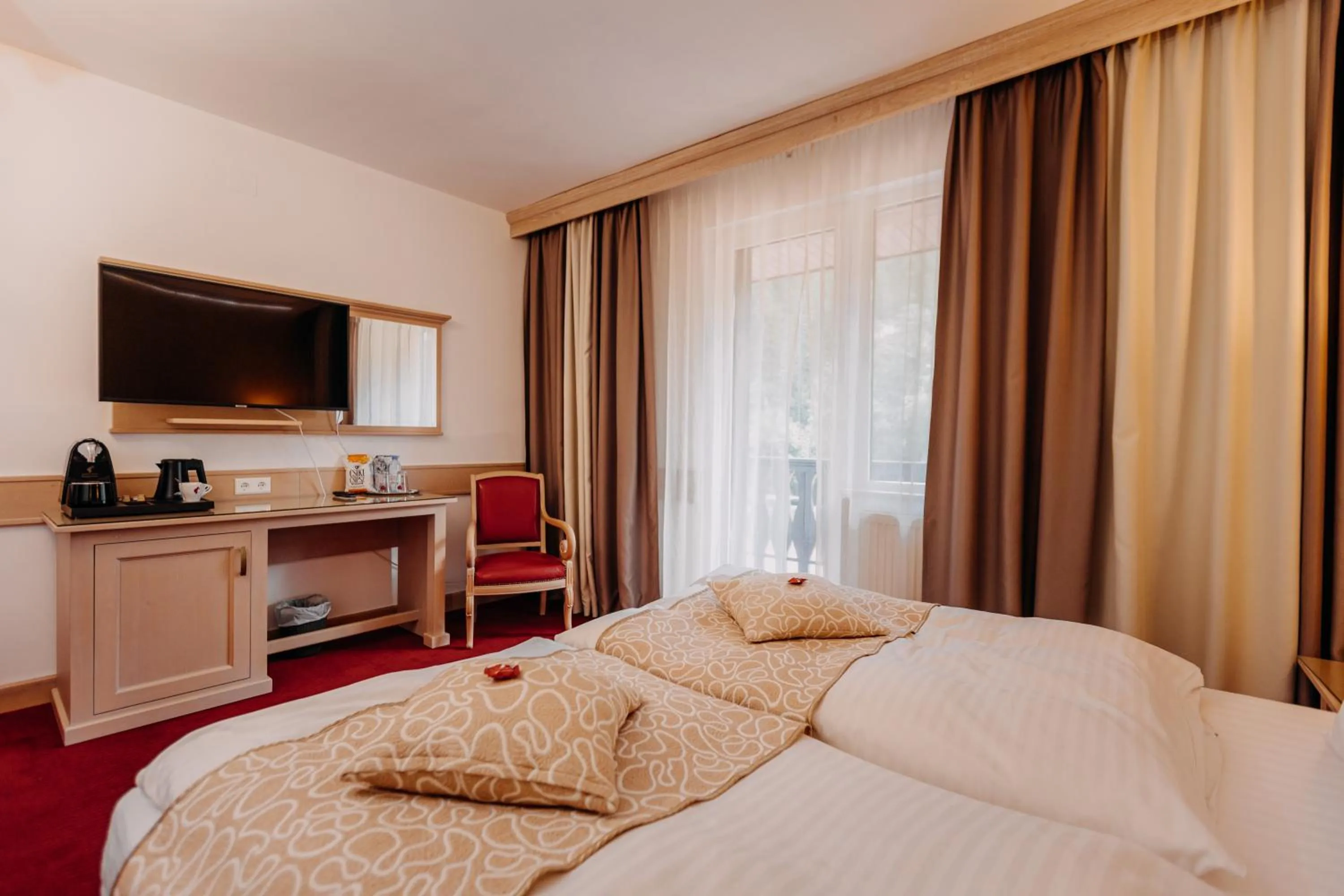 Bed in Hotel Lacu Rosu