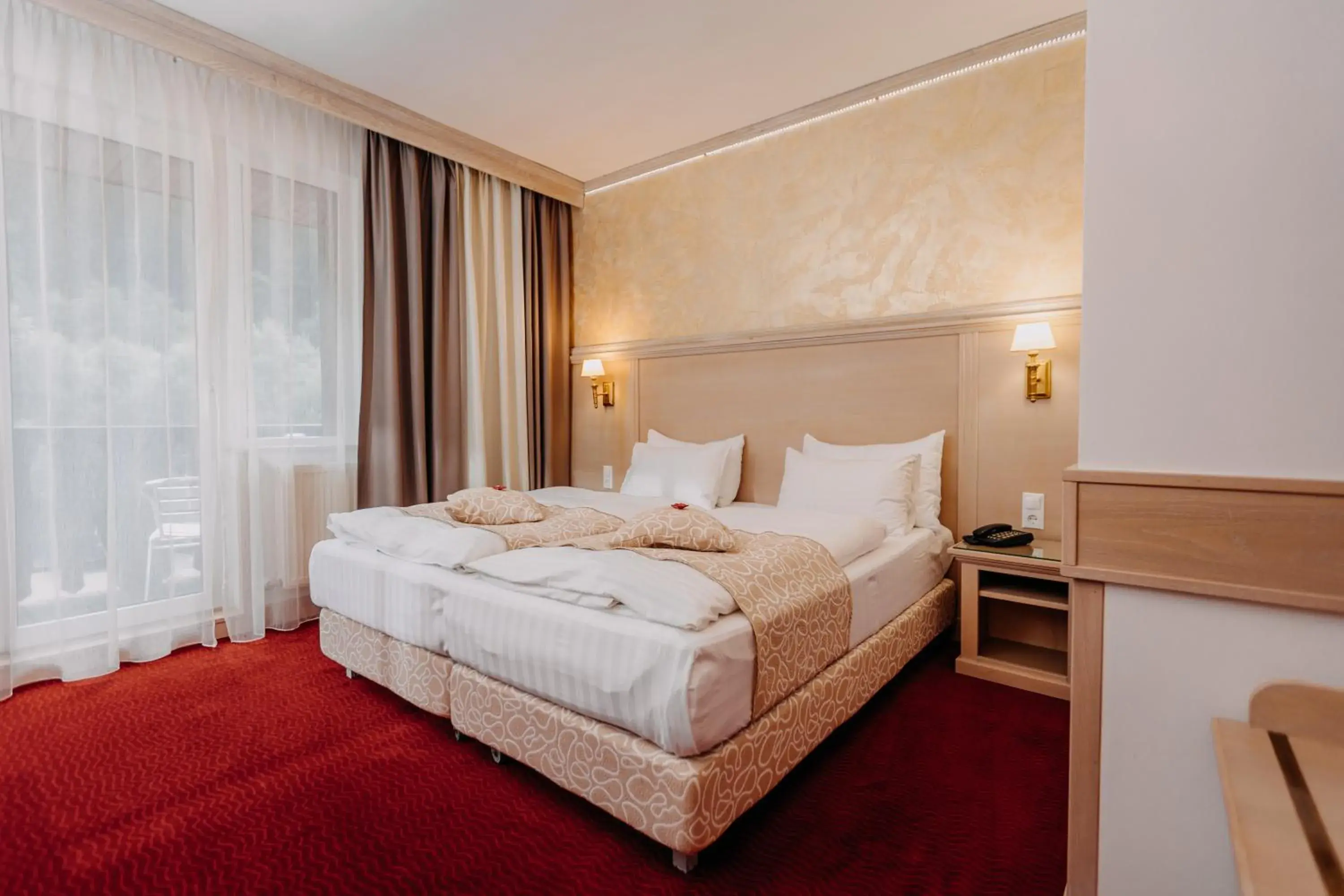 Superior Double or Twin Room with Terrace in Hotel Lacu Rosu Superior Double or Twin Room with Terrace in Hotel Lacu Rosu