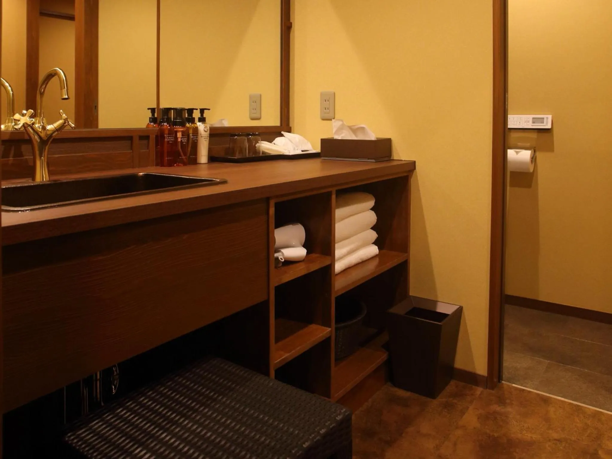 Kanazawa Yuwaku Onsen Kokarian