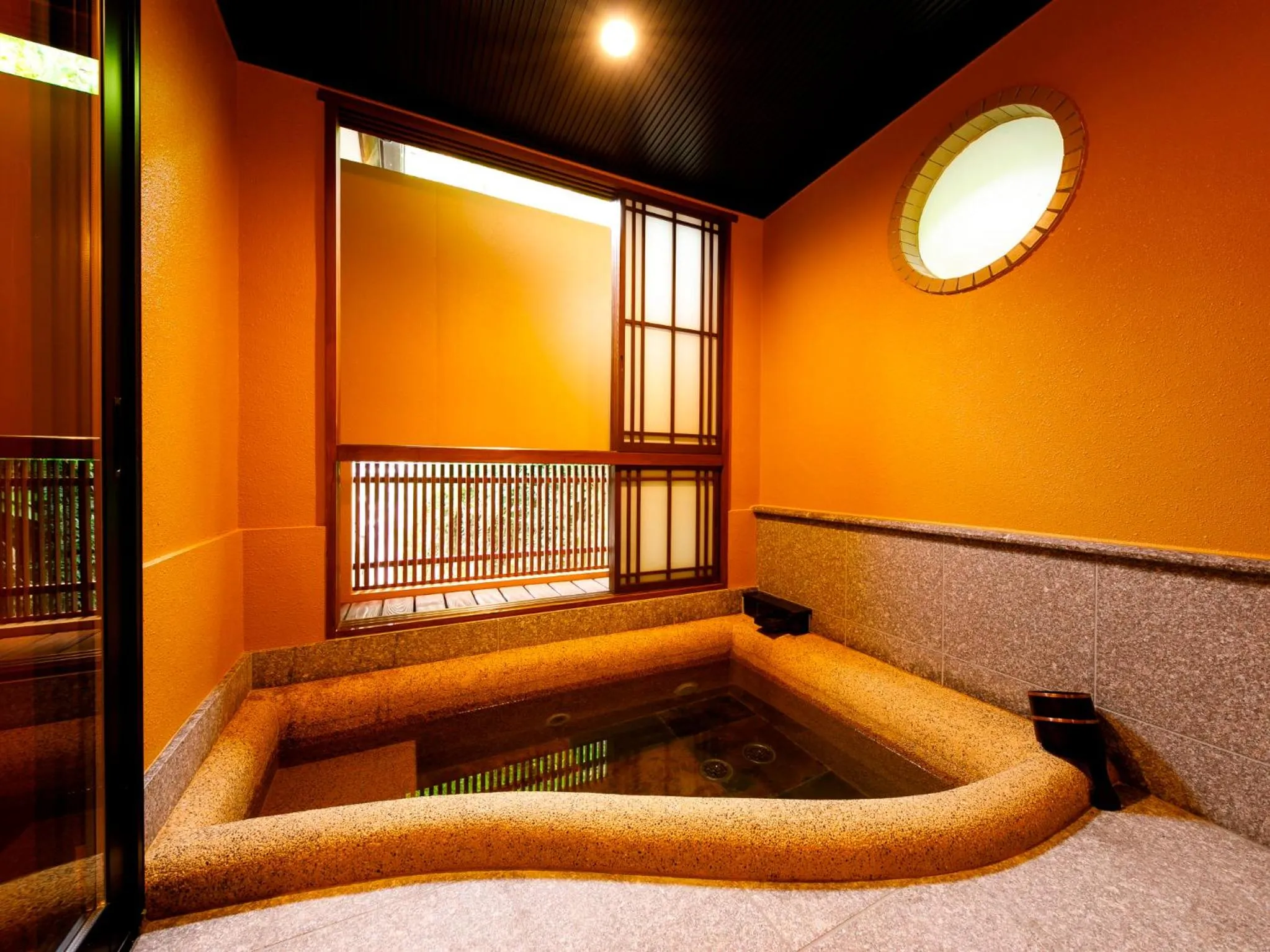 Kanazawa Yuwaku Onsen Kokarian