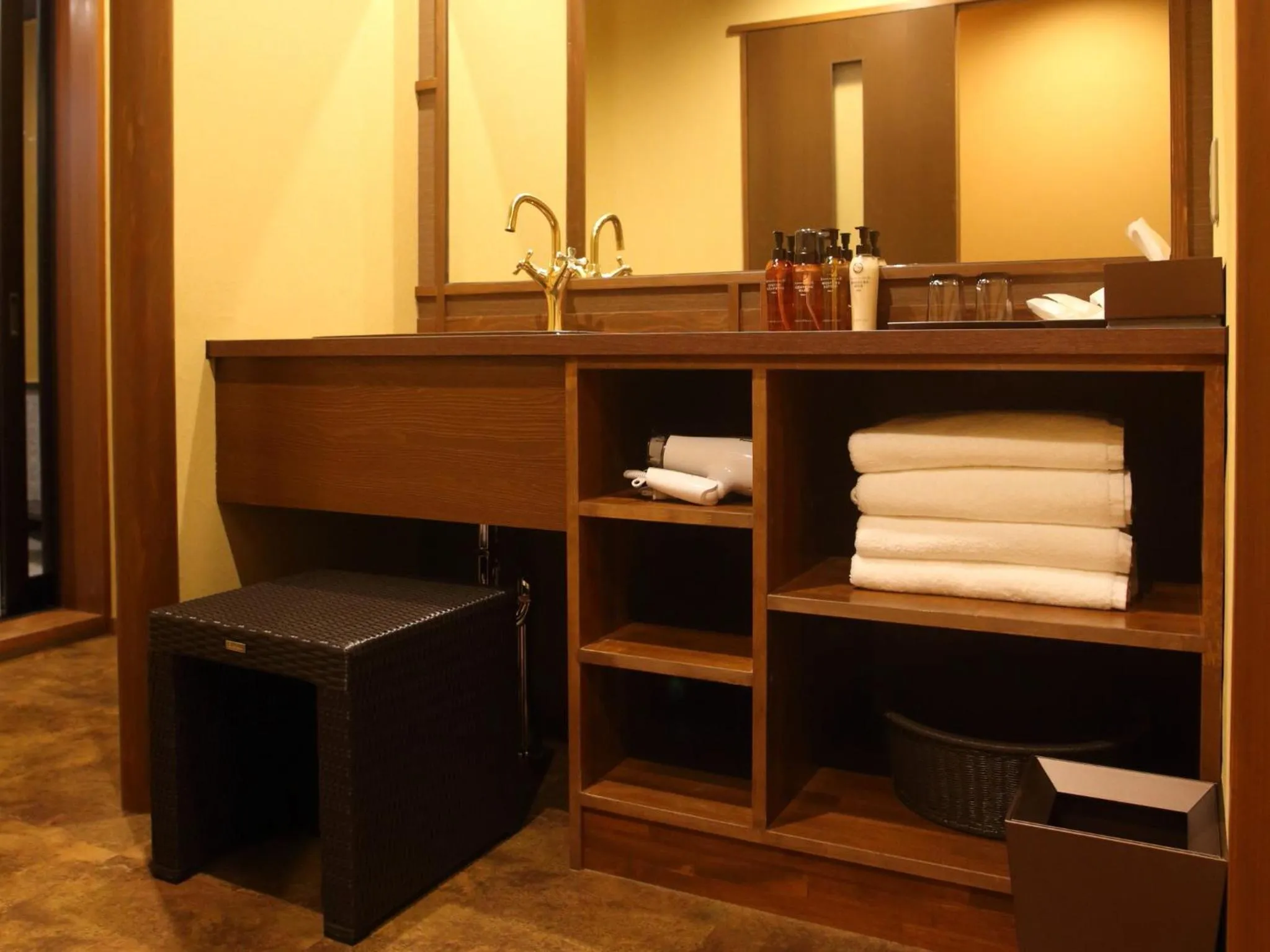 Kanazawa Yuwaku Onsen Kokarian