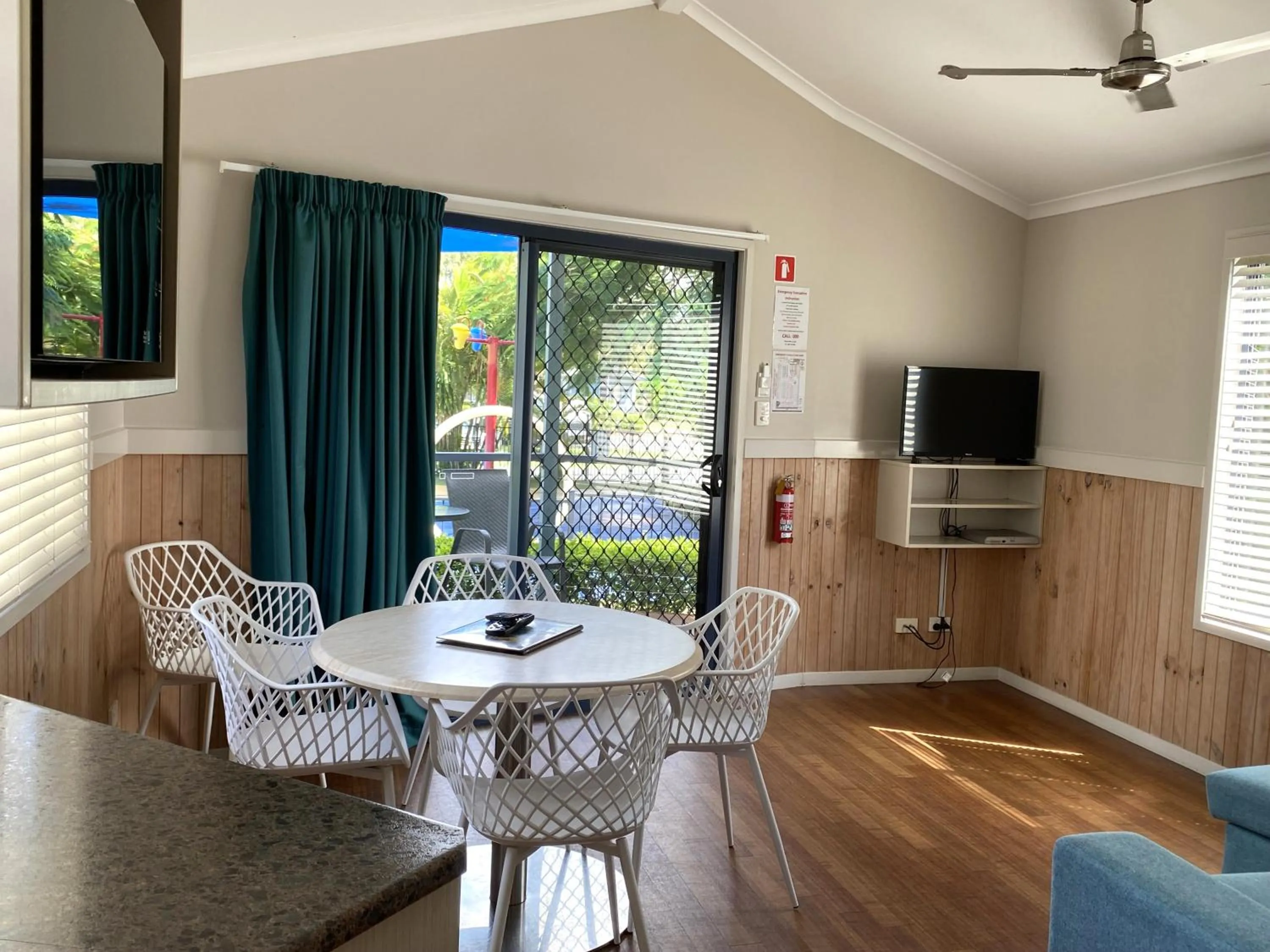 Dining area in BIG4 Mackay Blacks Beach Holiday Park
