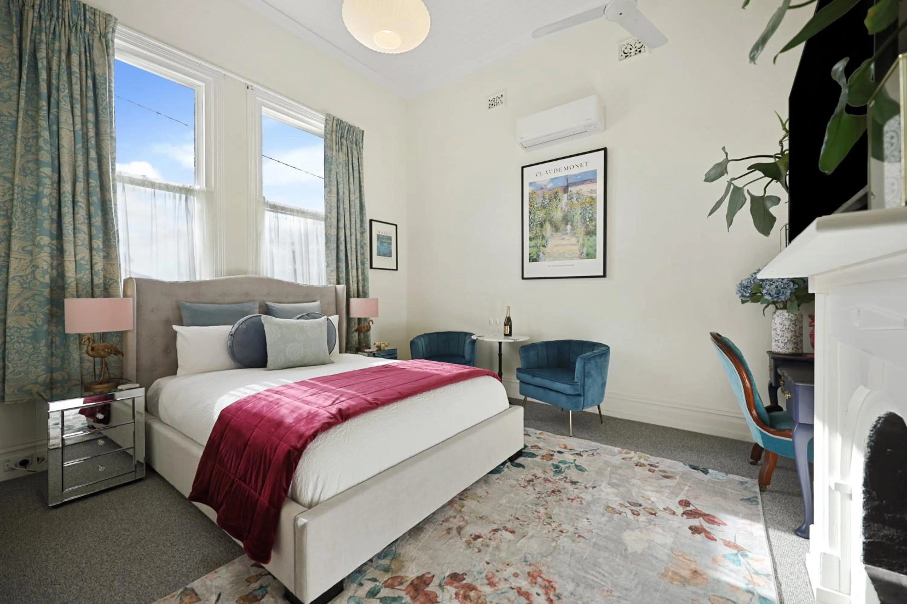 Bedroom, Bed in Hamilton Lakeside Motel