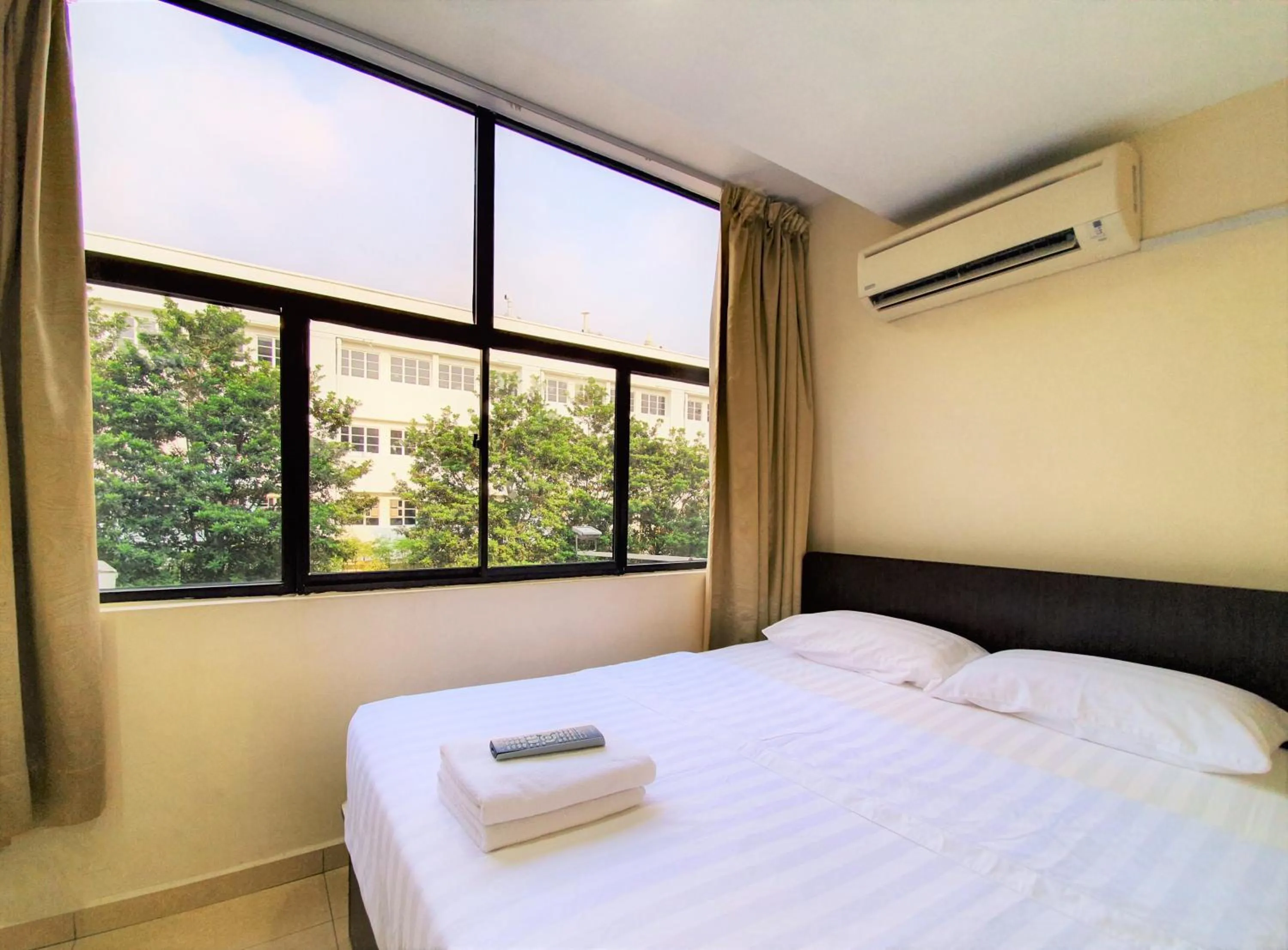 Photo of the whole room, Bed in De UPTOWN Hotel @ Subang Jaya