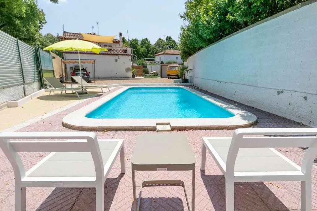 Newly renovated room w Pool & BikeParking