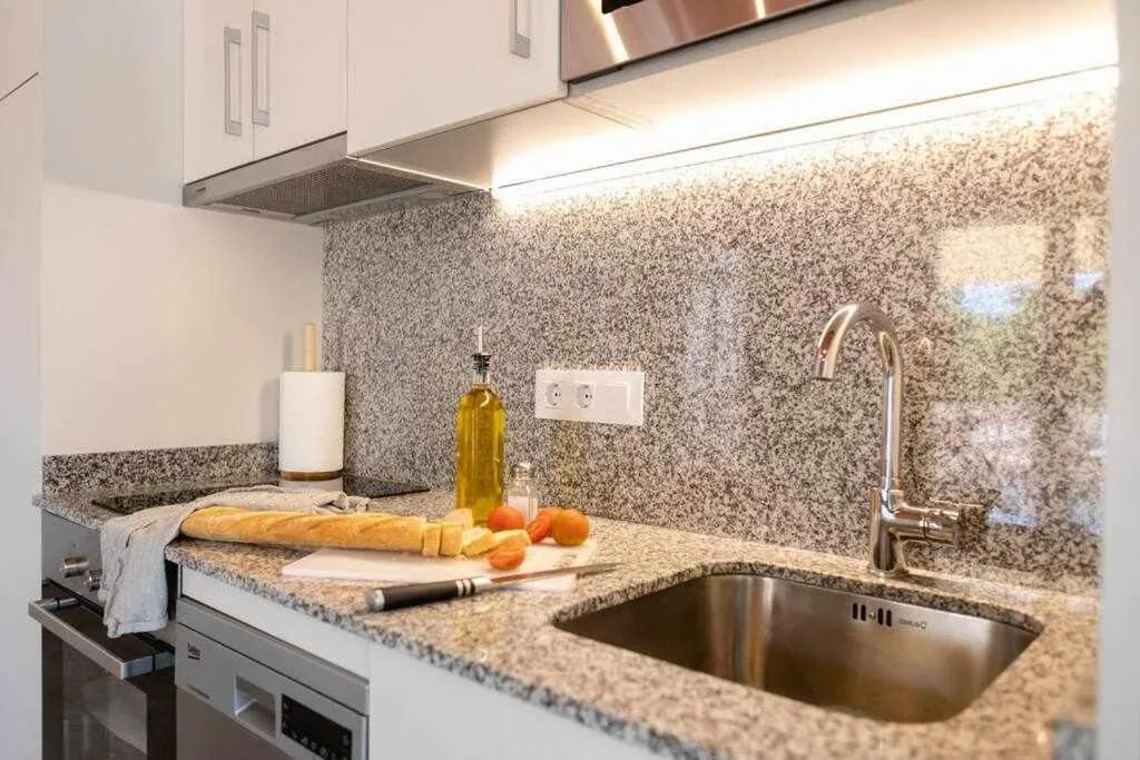 Newly renovated room w Pool & BikeParking