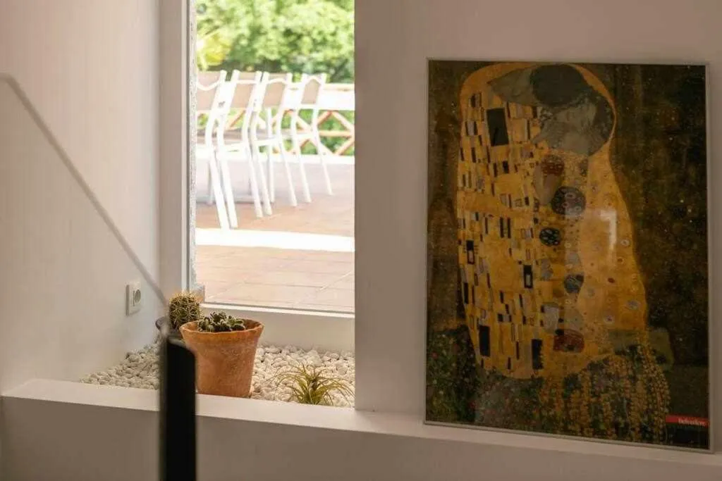 Newly renovated room w Pool & BikeParking