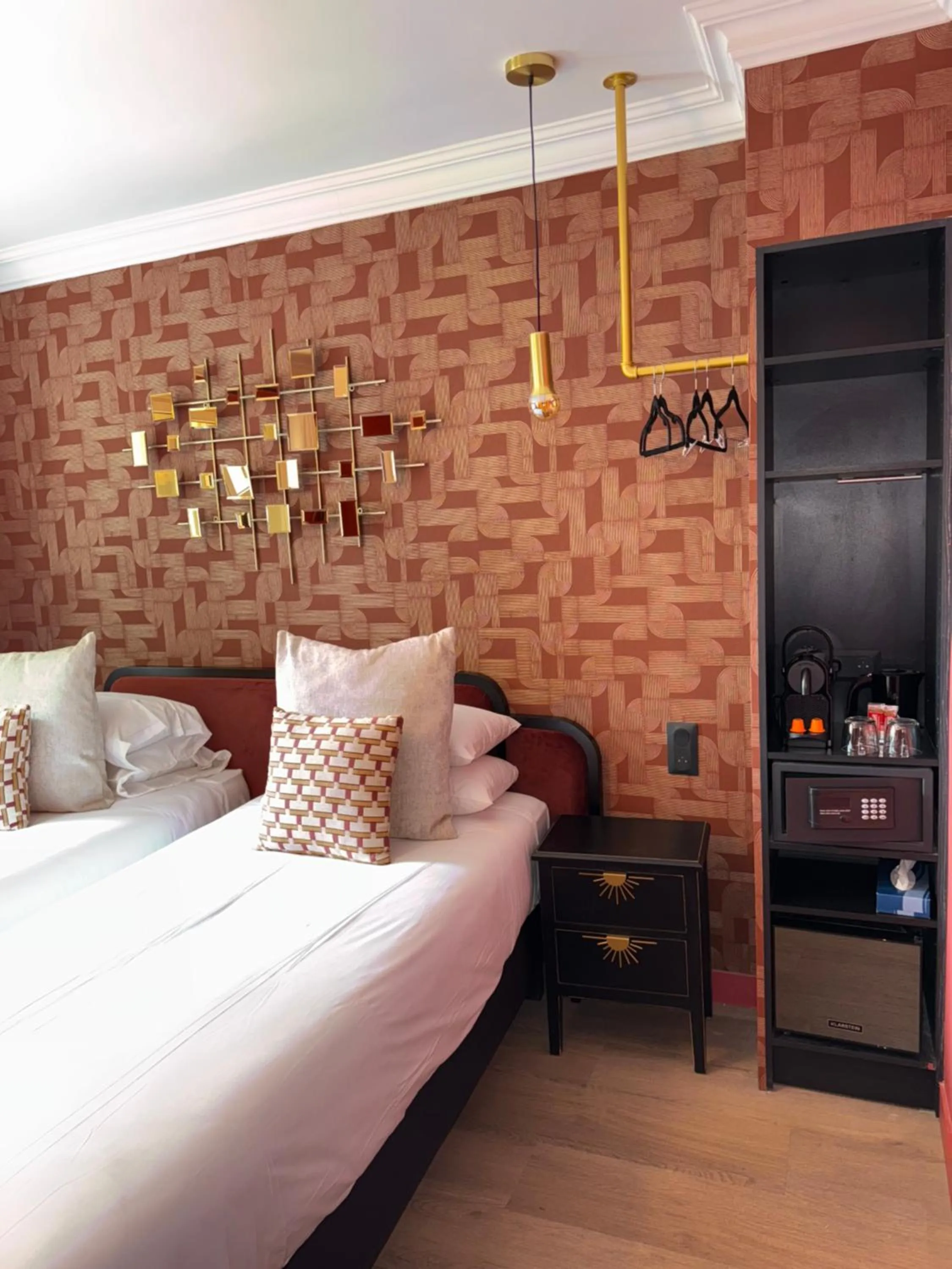 Bedroom, Bed in Hôtel la Caravelle - Aix-en-Provence centre historique