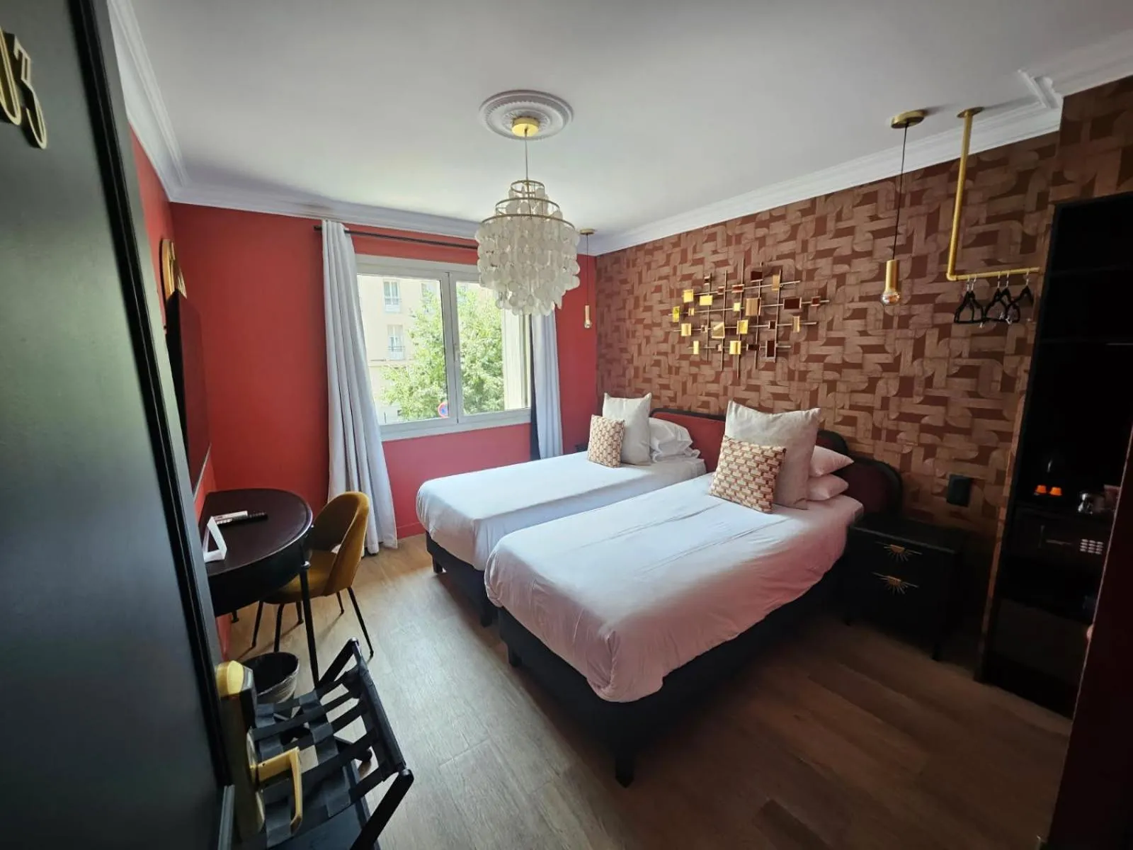 Photo of the whole room, Bed in Hôtel la Caravelle - Aix-en-Provence centre historique