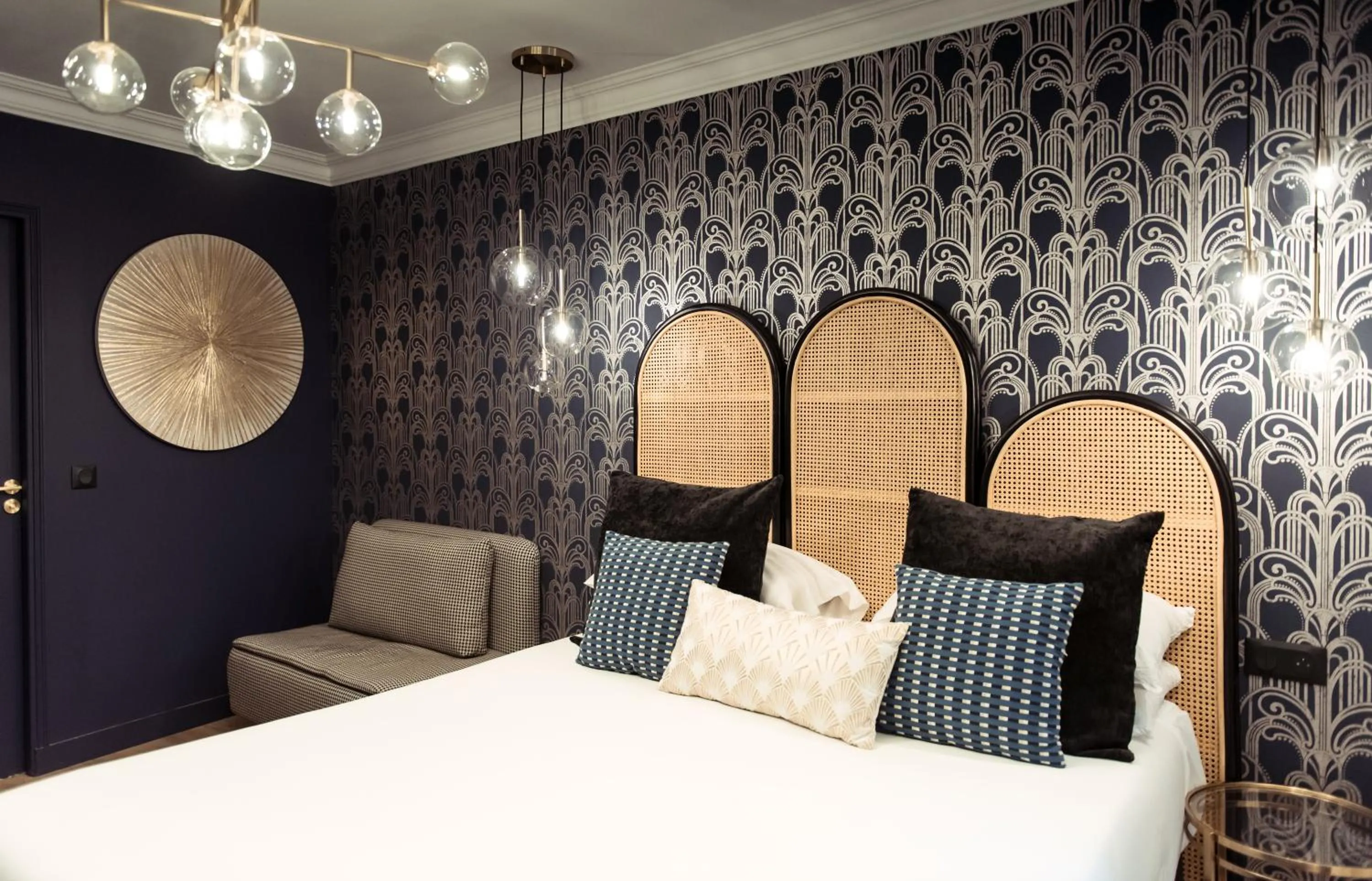 Bedroom, Bed in Hôtel la Caravelle - Aix-en-Provence centre historique