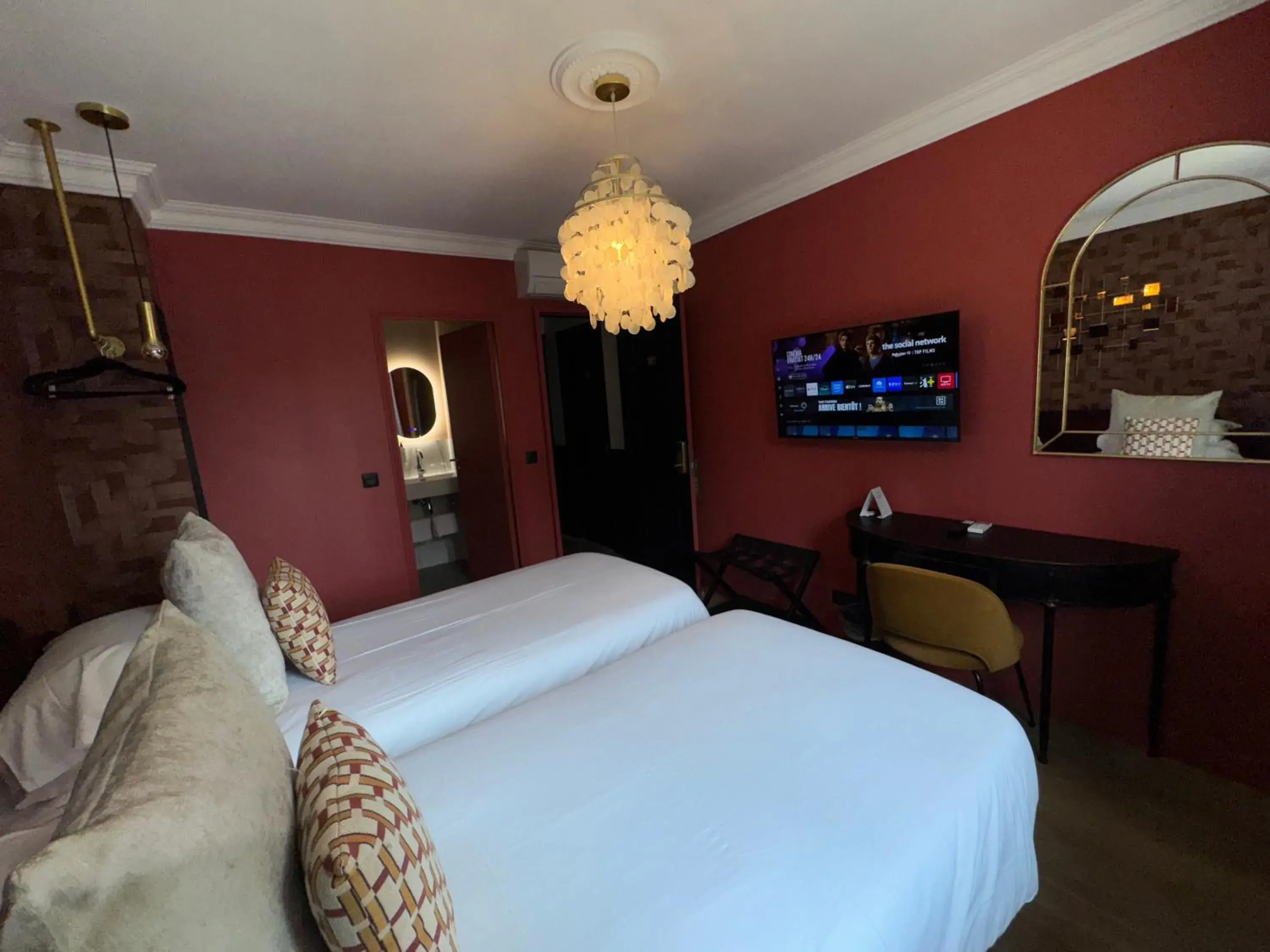 Twin Room in Hôtel la Caravelle - Aix-en-Provence centre historique Twin Room in Hôtel la Caravelle - Aix-en-Provence centre historique