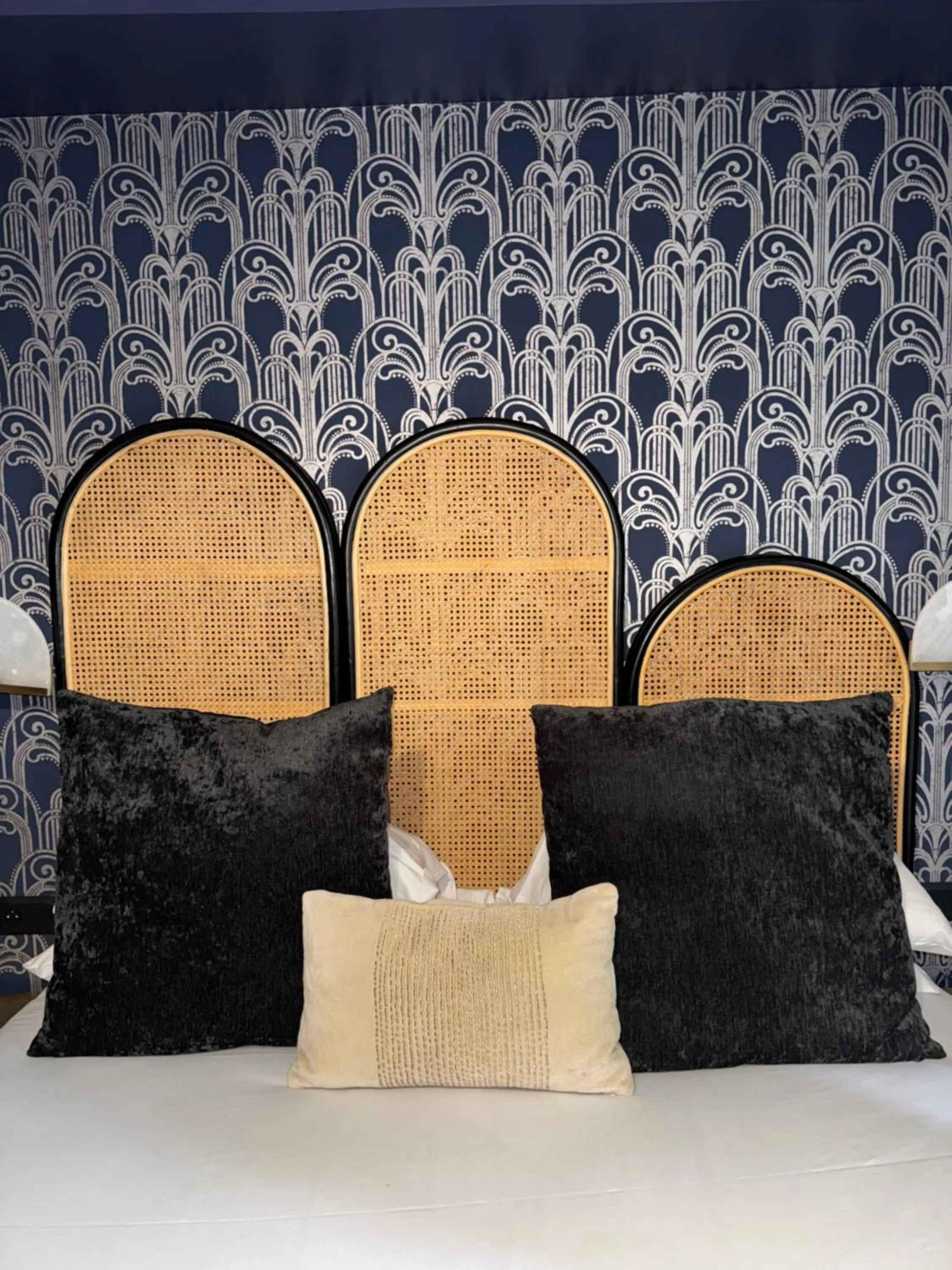 Bedroom, Bed in Hôtel la Caravelle - Aix-en-Provence centre historique