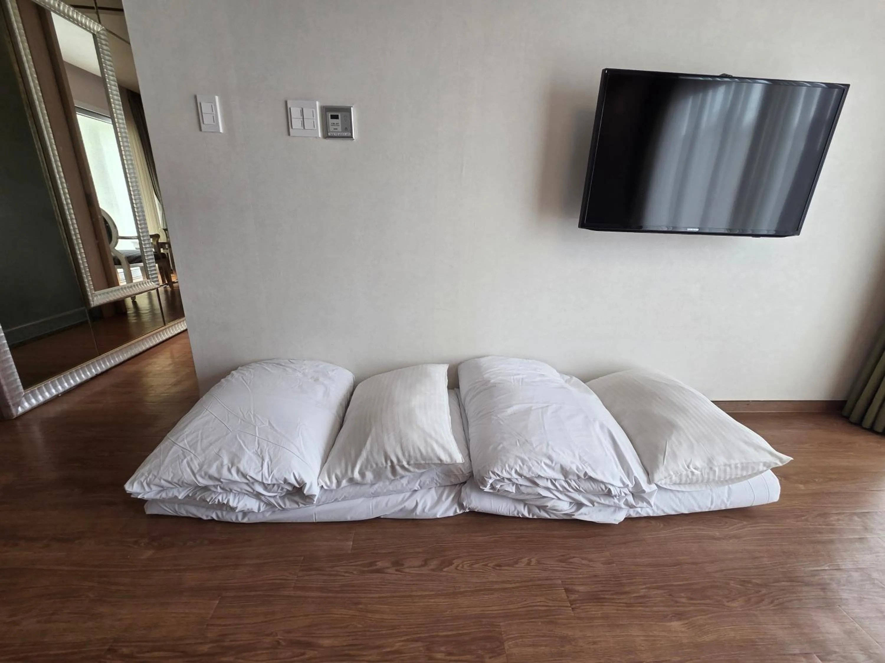 Living room, Bed in Y Resort Jeju